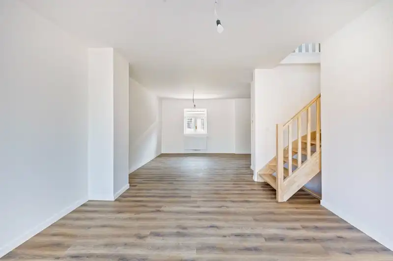 Volledig gerenoveerd, 1 slaapkamer appartement  met terras en parkeerplaats TE KOOP in Beveren-Leie! foto 5