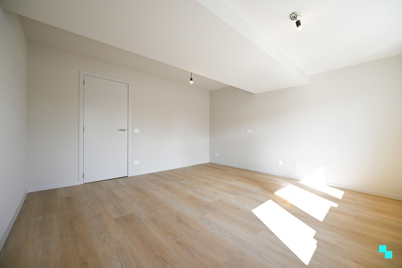 Prachtig & compleet gerenoveerde burgerwoning in hartje Izegem foto 27