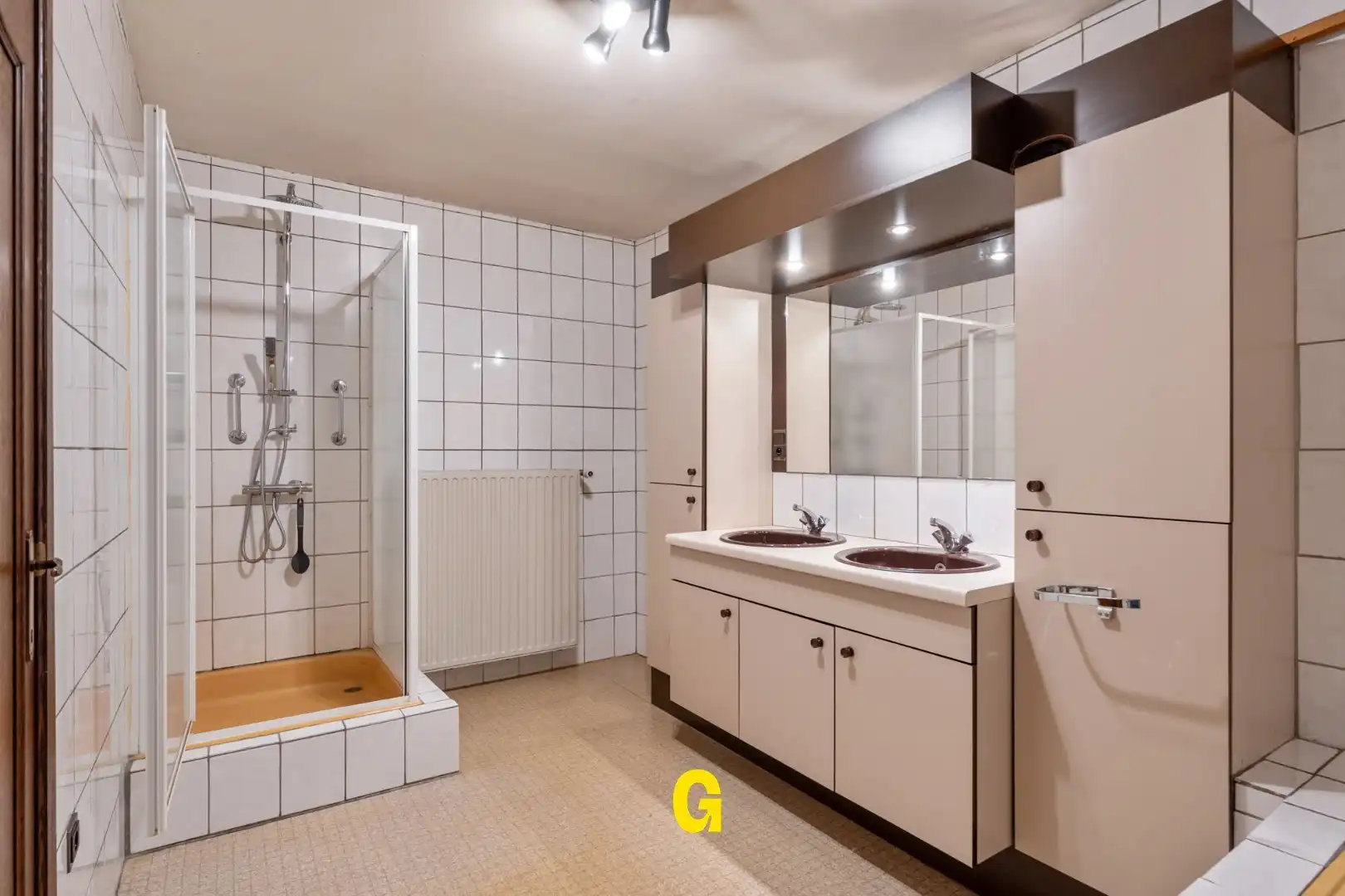 Op te frissen 3-slaapkamer appartement (124 m²) met terras, tuin en garage op wandelafstand van het centrum foto 18