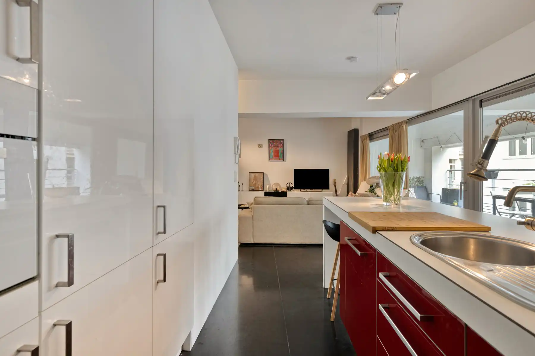 Instapklaar Loftappartement met ruim terras foto 5