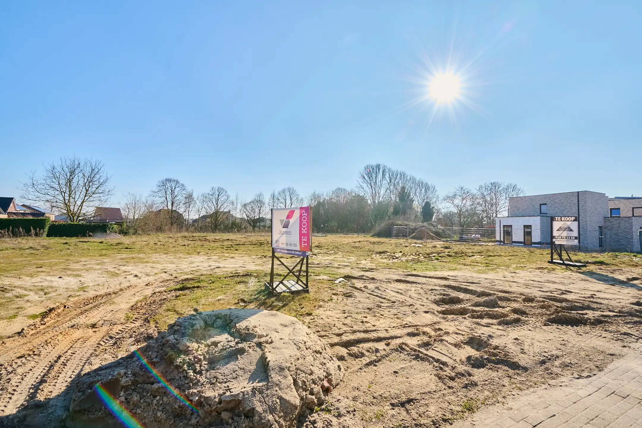 Drie vergunde bouwgronden te koop foto 3