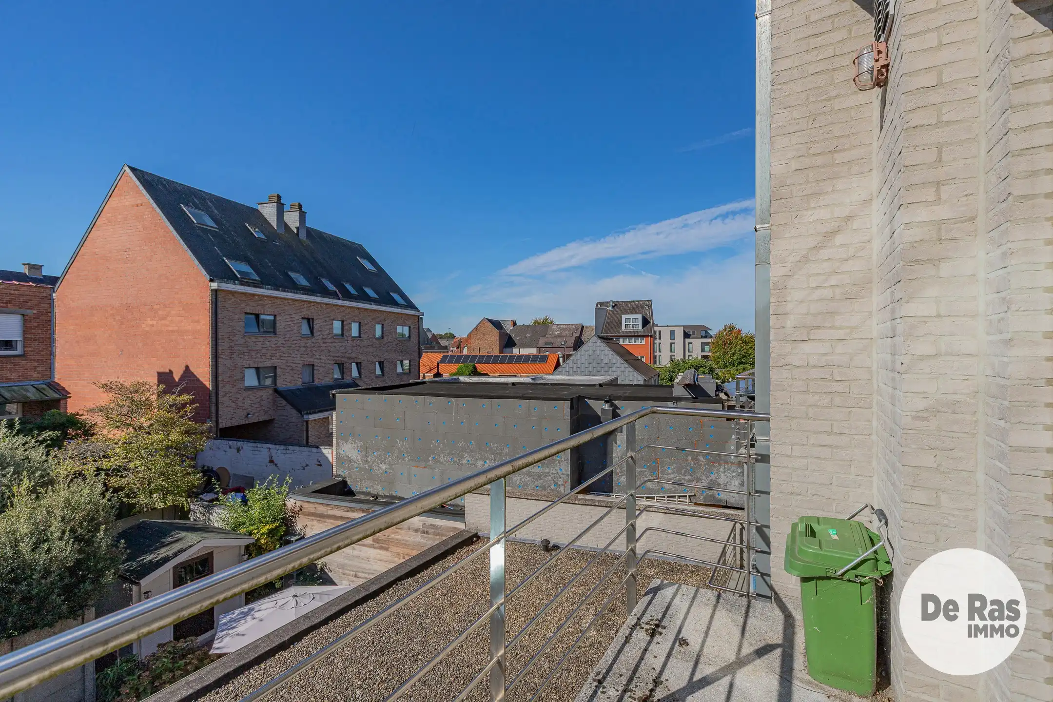 LEDE - Ruim en instapklaar appartement aan de markt van Lede foto 15