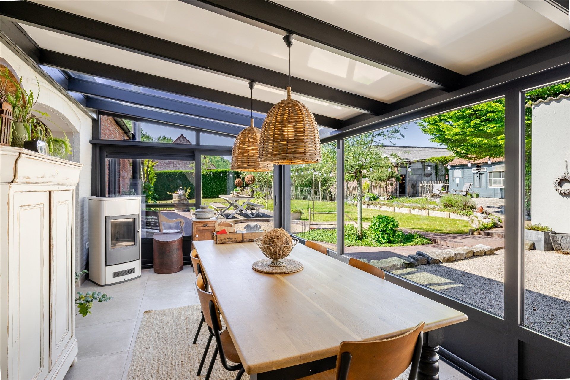 Karaktervolle open bebouwing met loods op groot perceel foto 11