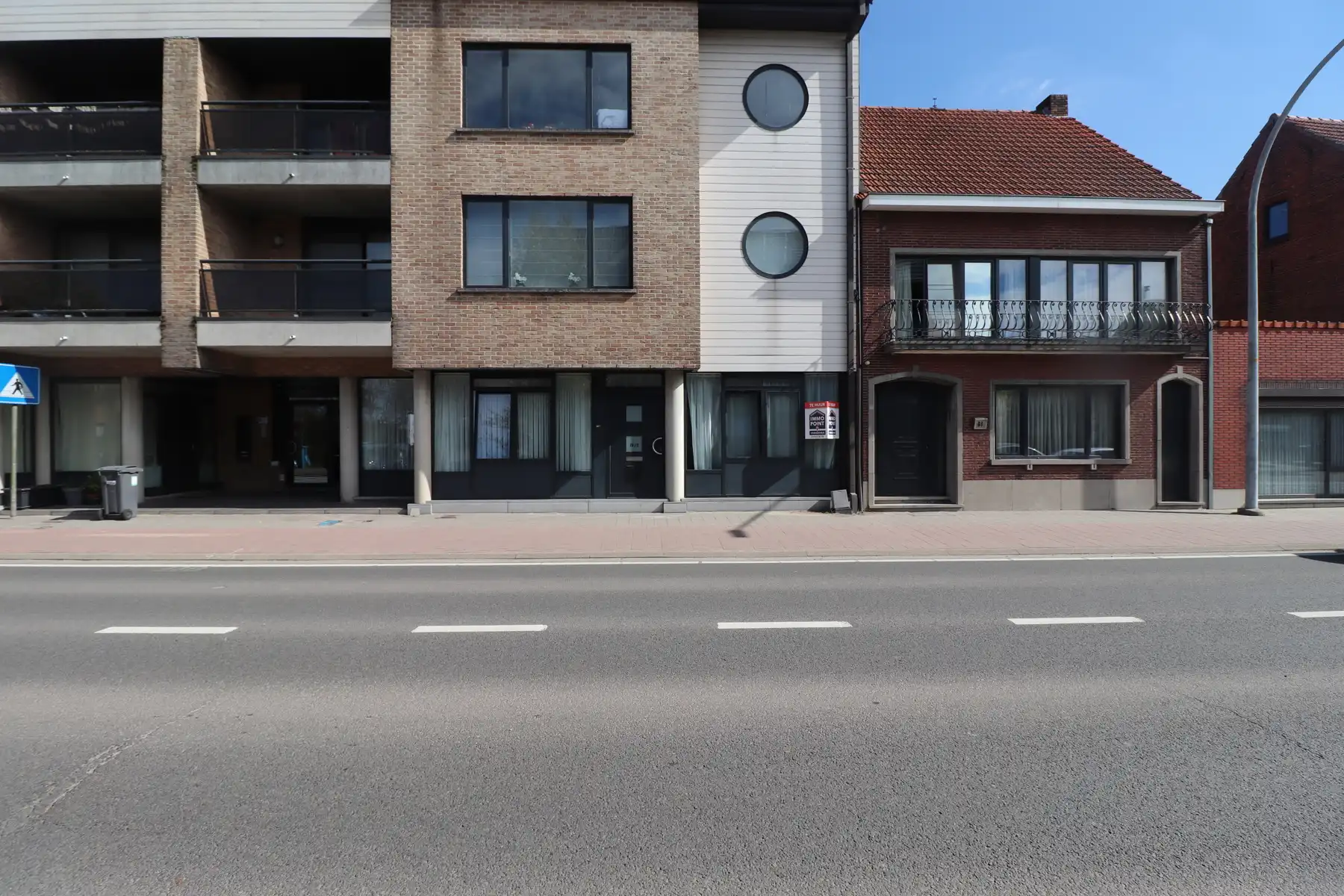 Gelijkvloers appartement met slaapkamer en berging. foto {{pictureIndex}}