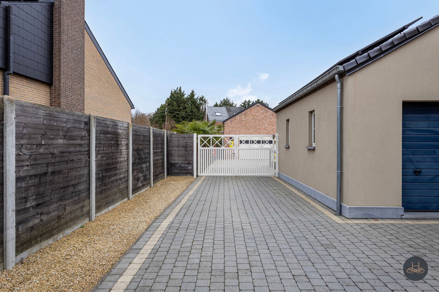 Gerenoveerde woning met grote garage/opslagplaats van +- 90 m2 foto 50