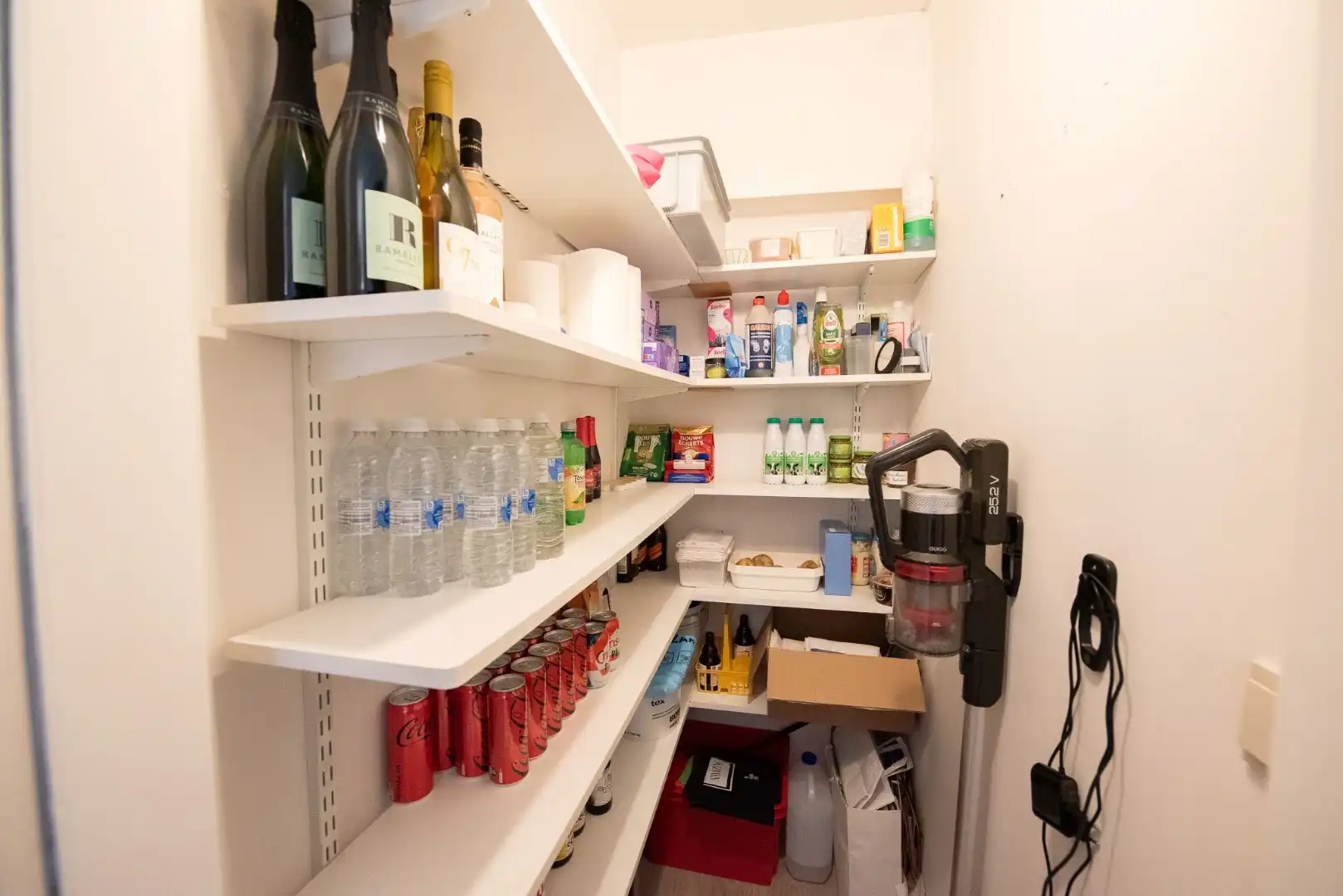 Te koop – Ruim gerenoveerd appartement in Residentie Regenboog. foto 7