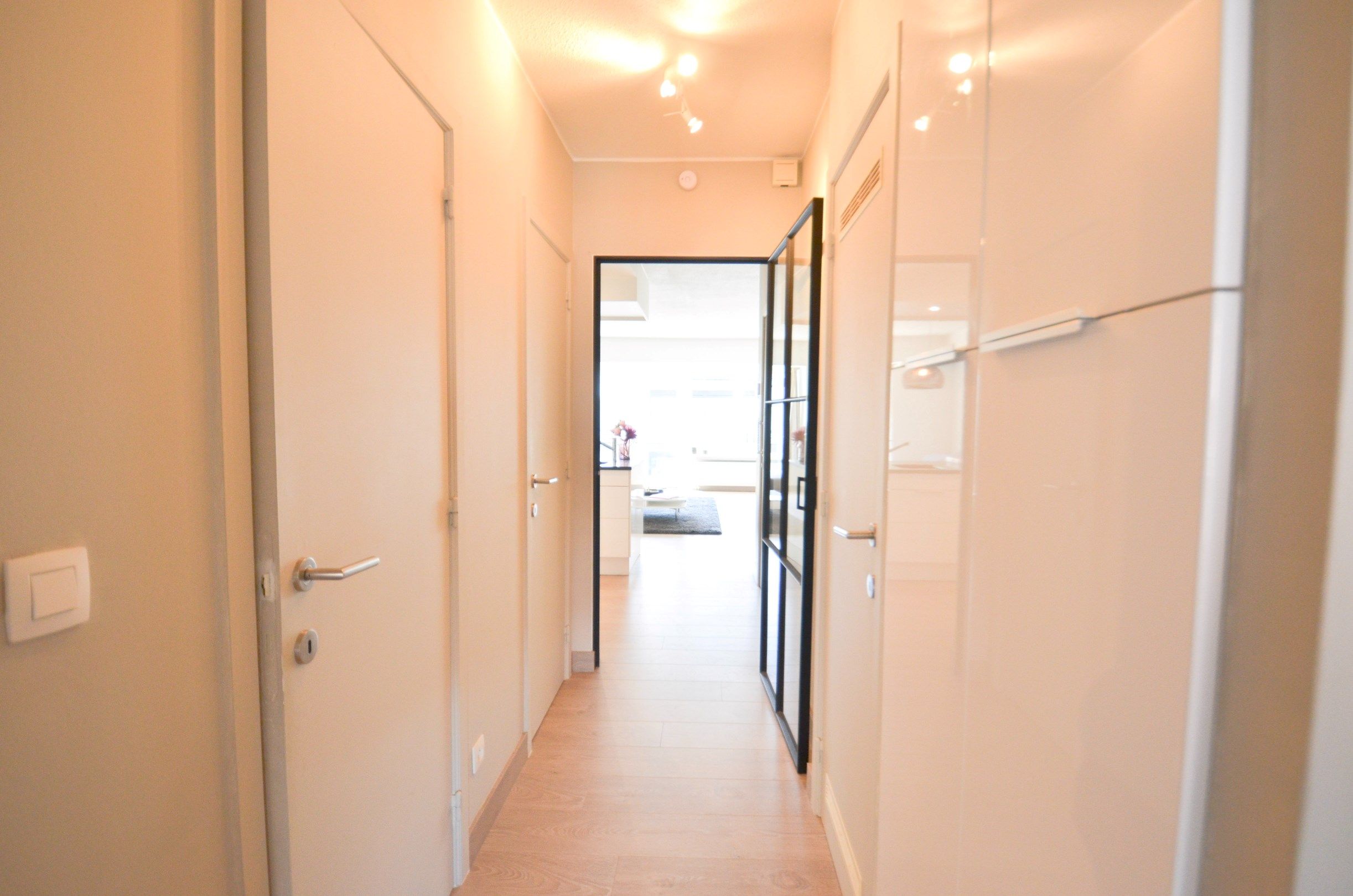 Instapklaar lichtrijk appartement met een gevelbreedte van ongeveer vijf meter. foto 8