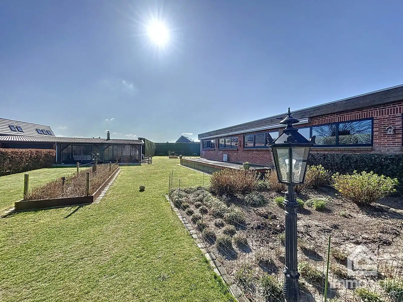 Exclusieve woning voorzien van dubbele garage en bedrijfshal op de Nederlandse grens foto 46