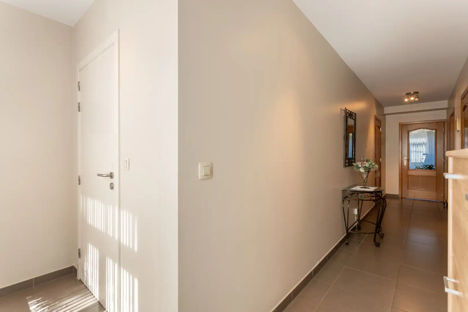 Appartement met 2 slpk, ruim terras en kelder foto 7