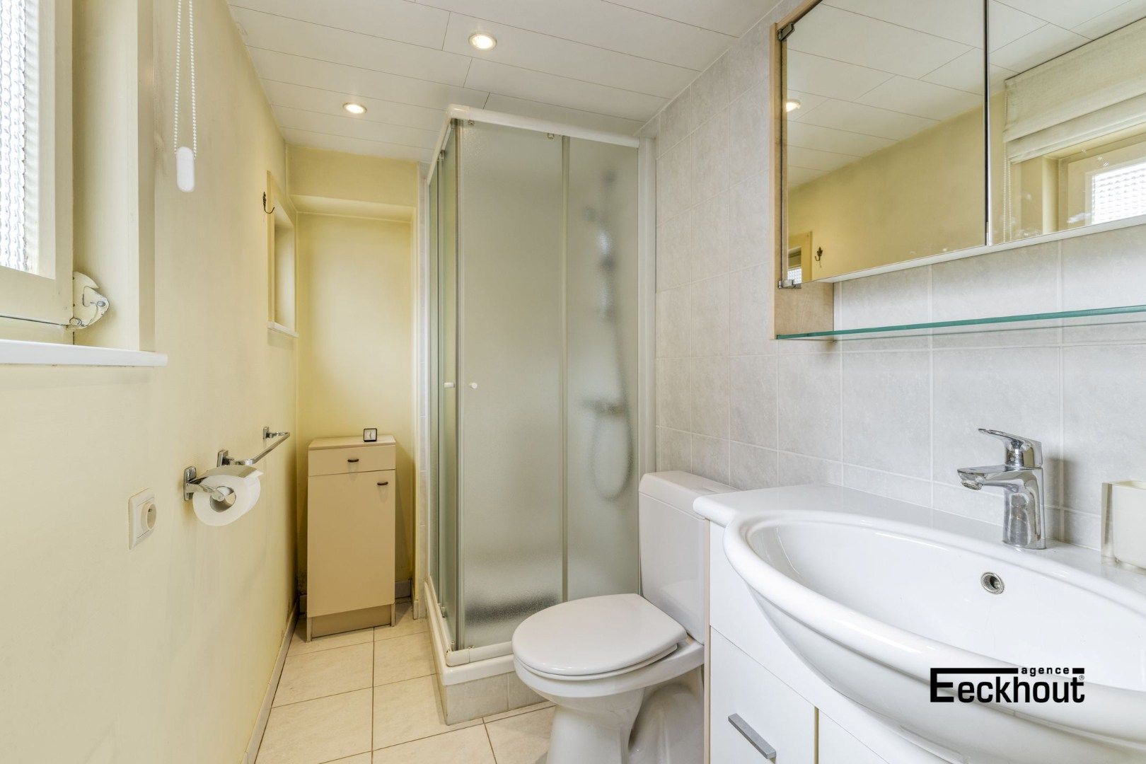 Zeer verzorgde rijwoning op een gunstige ligging te Oostende! foto 15