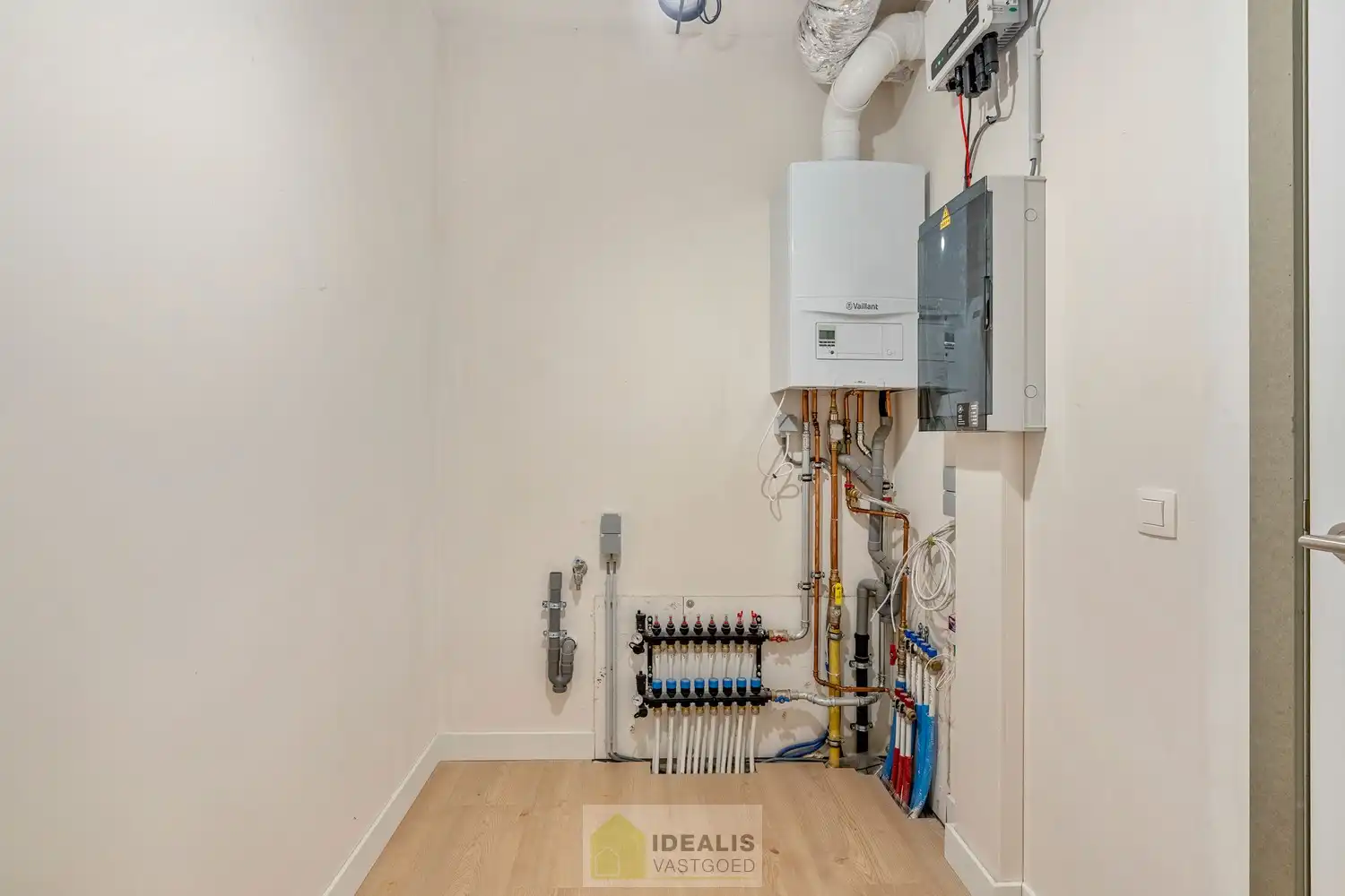 GELIJKVLOERS NIEUWBOUWAPPARTEMENT MET 1 SLAAPKAMER, KELDERBERGING EN EEN ONDERGRONDSE AUTOSTANDPLAATS foto 12