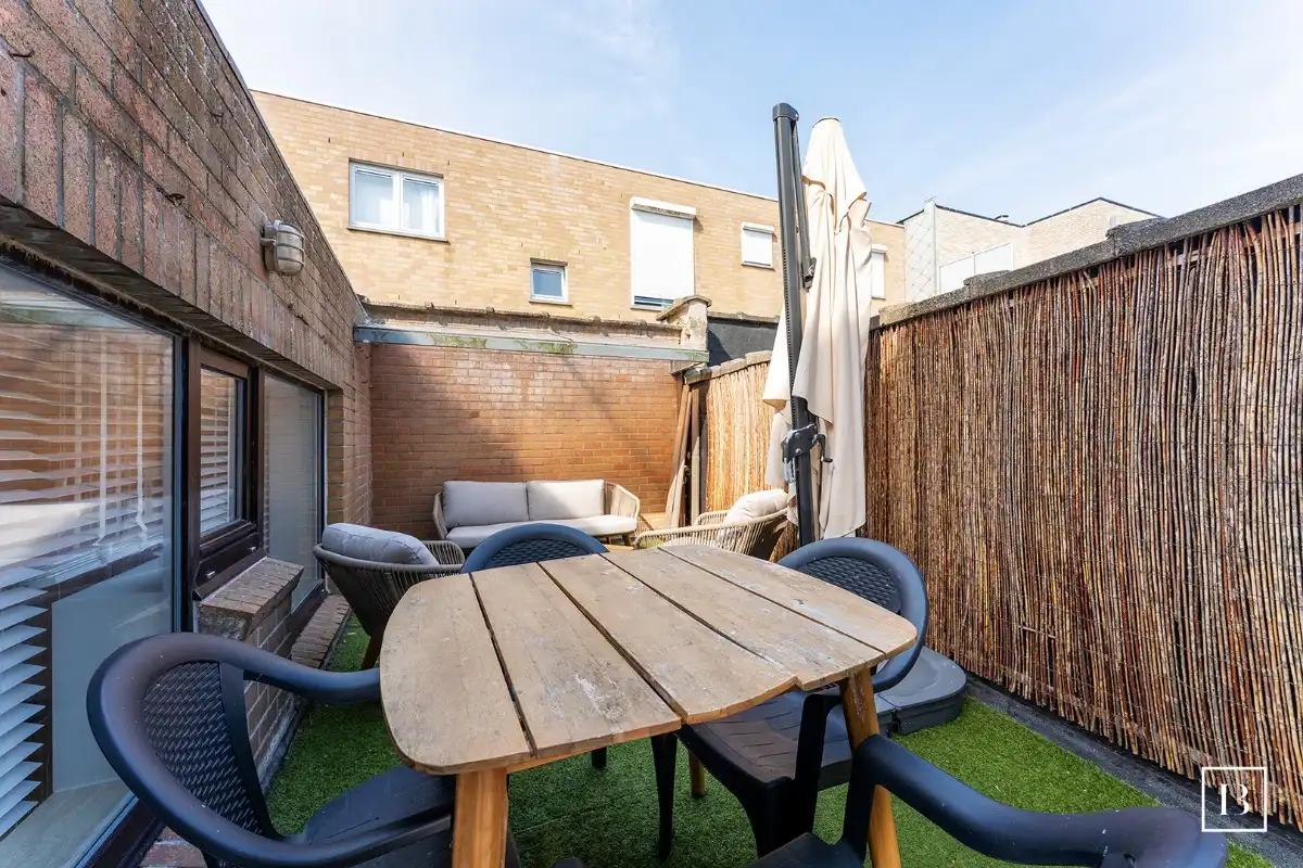 Gerenoveerd 2 slaapkamer appartement met parking te Wenduine foto 4