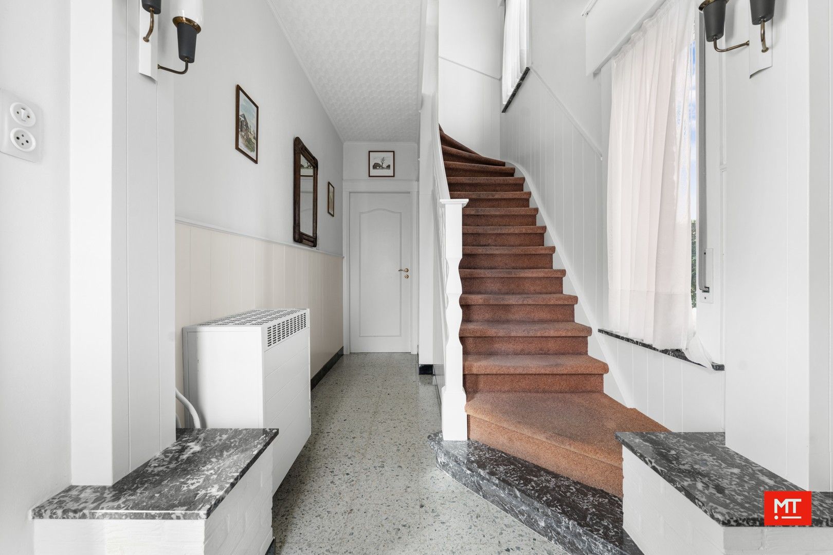 Te renoveren alleenstaande woning met 3 slaapkamers, Westgerichte tuin en garage in het centrum van Passendale foto 3