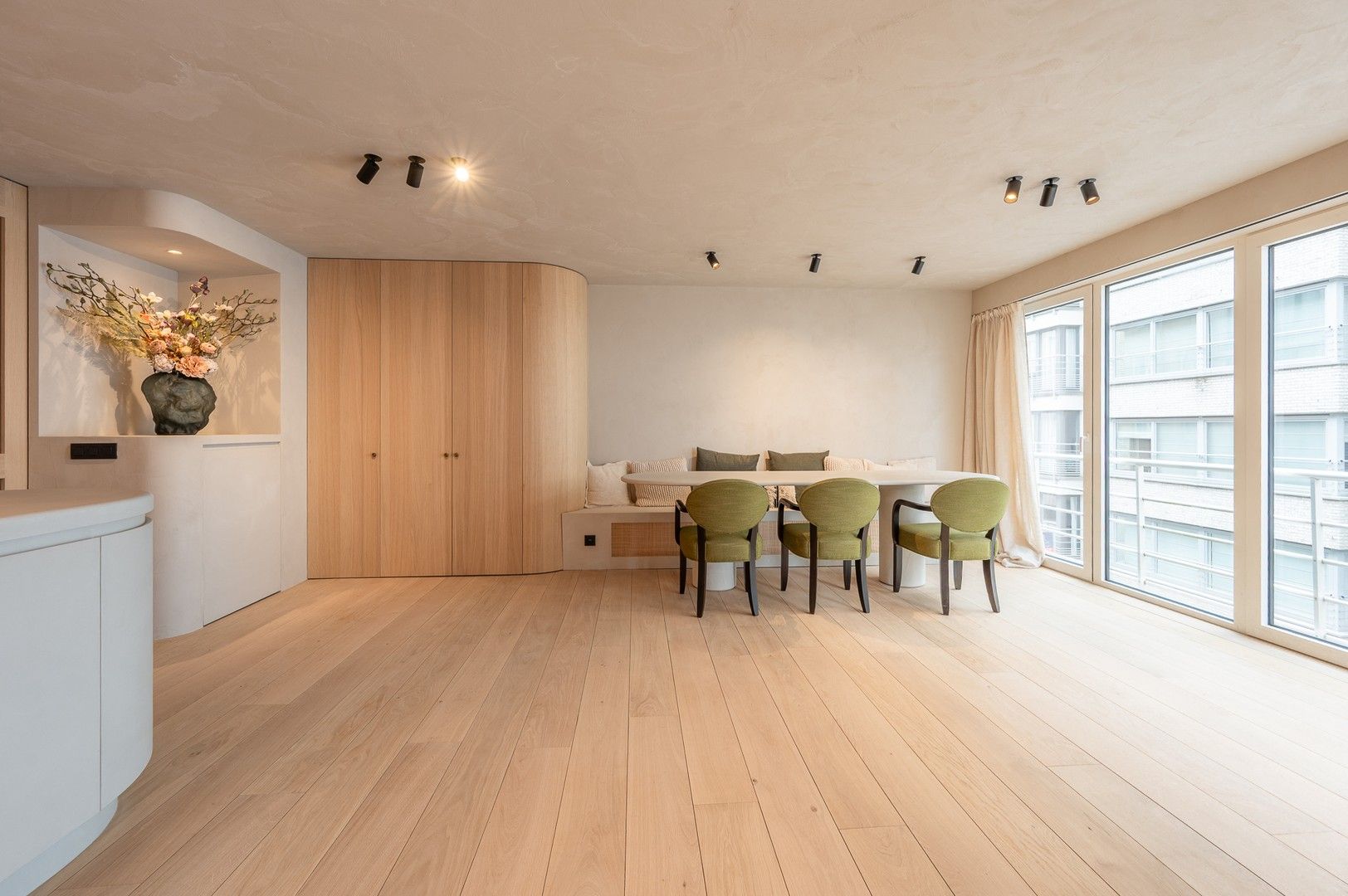 Gerenoveerd appartement met 3 slaapkamers, gelegen nabij de Zeedijk en het Driehoeksplein. foto 7