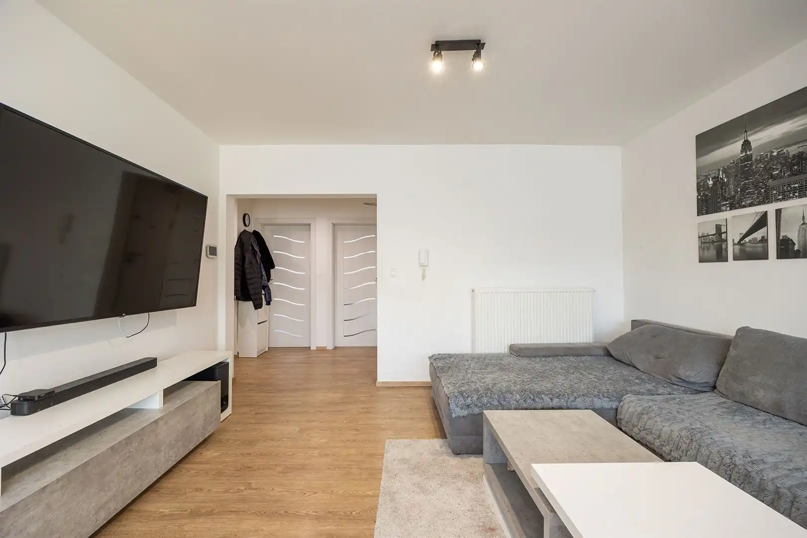 Tussen twee parken: licht appartement met tuin en garage foto 11