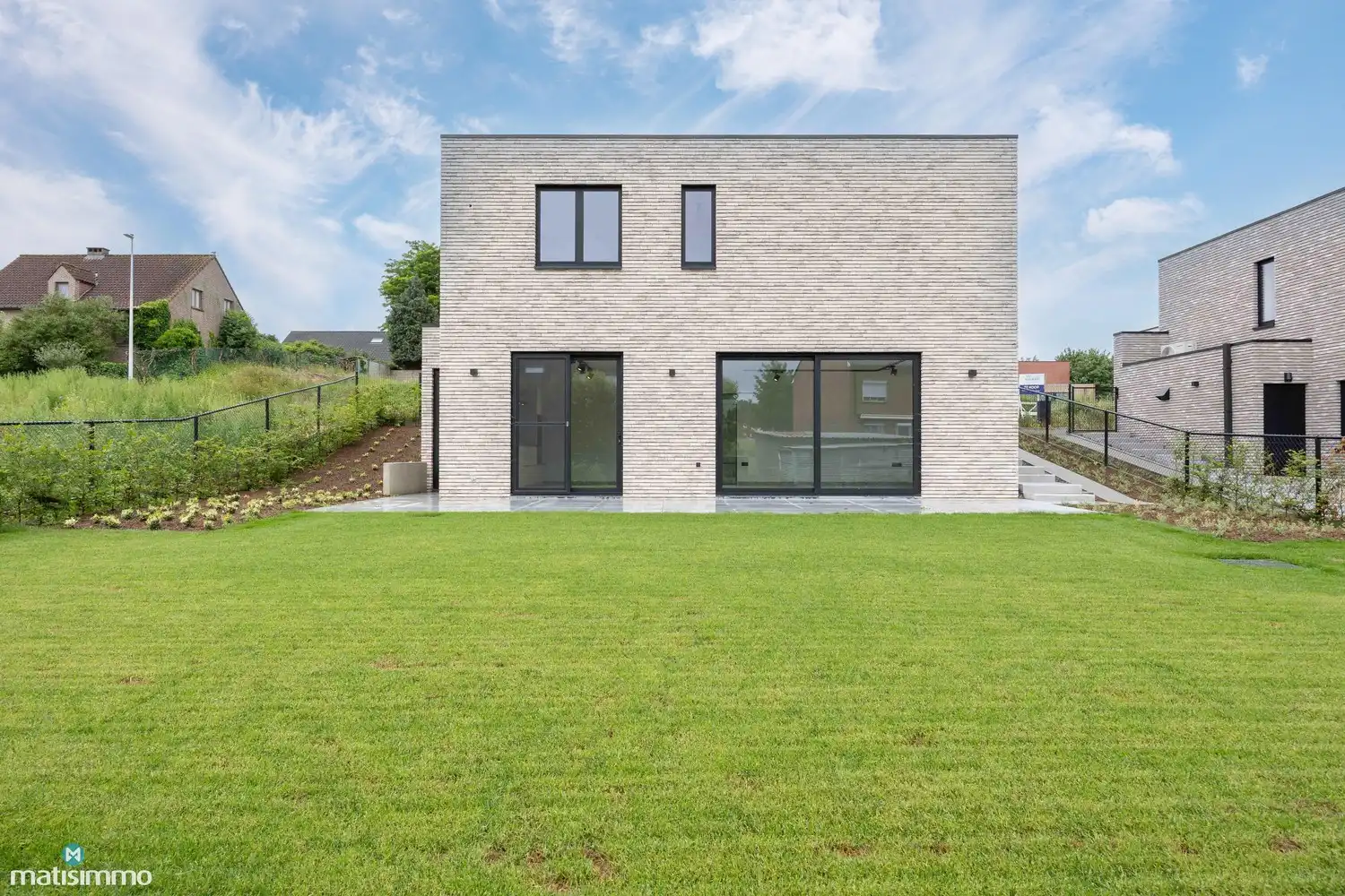 HOOGWAARDIG AFGEWERKTE NIEUWBOUWWONING MET DRIE SLAAPKAMERS EN TUIN (INCLUSIEF TUINONDERHOUD) TE RIEMST foto 22