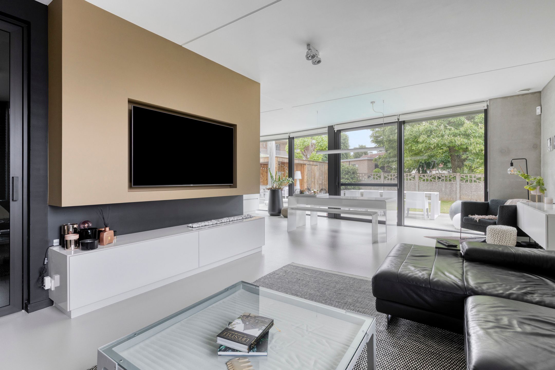 Prachtige villa in doodlopende straat foto 4