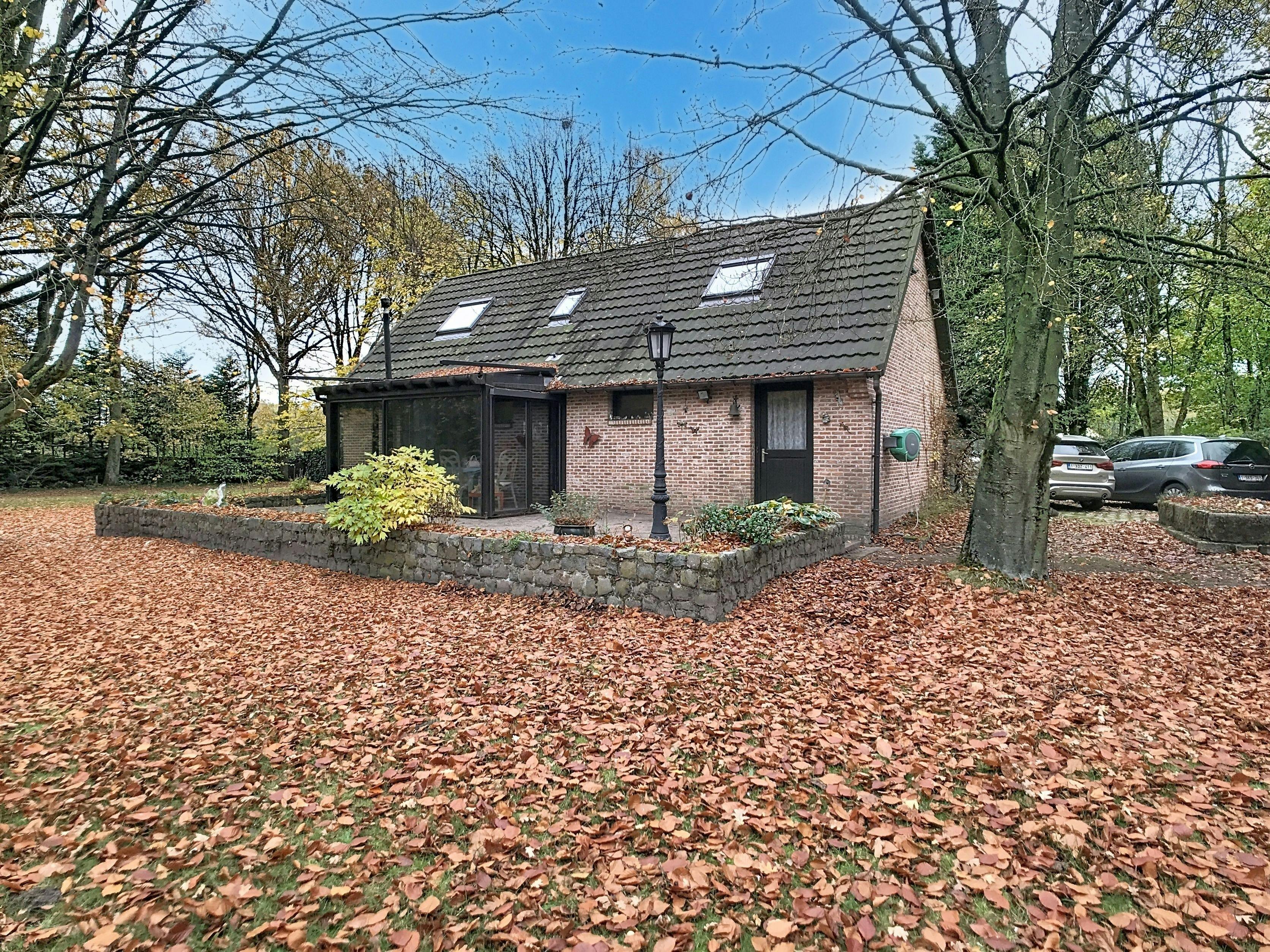 Ruime vakantiewoning op groot open perceel in bosrijk gebied foto {{pictureIndex}}