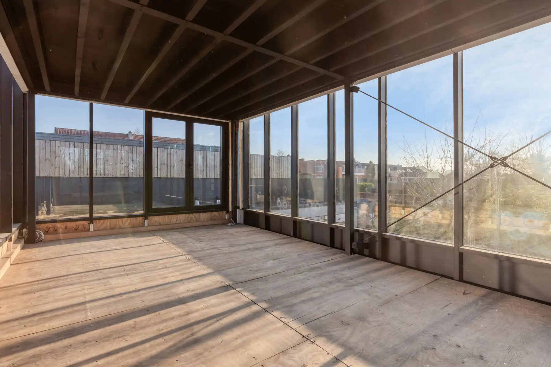 Casco af te werken woning met achterliggend magazijn. foto 10