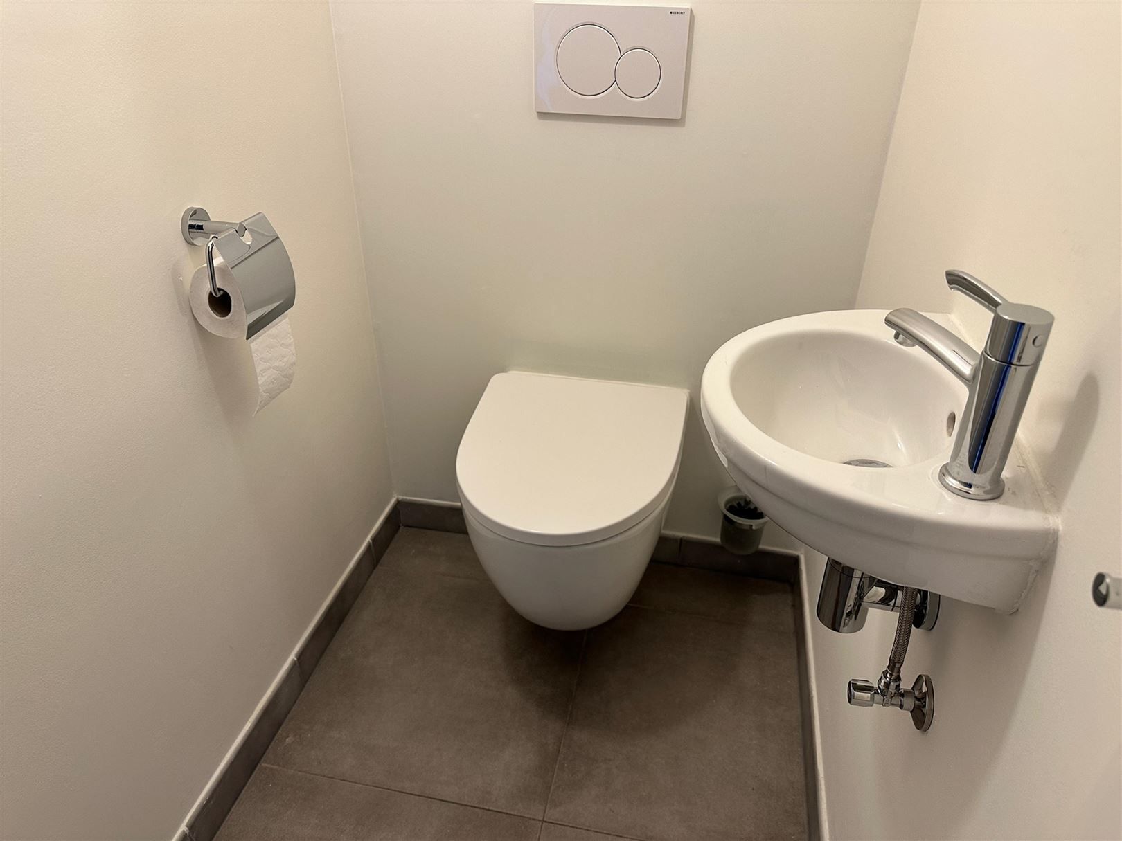 TE HUUR: Duplex-appartement met 2 slaapkamers te Genk! foto 5