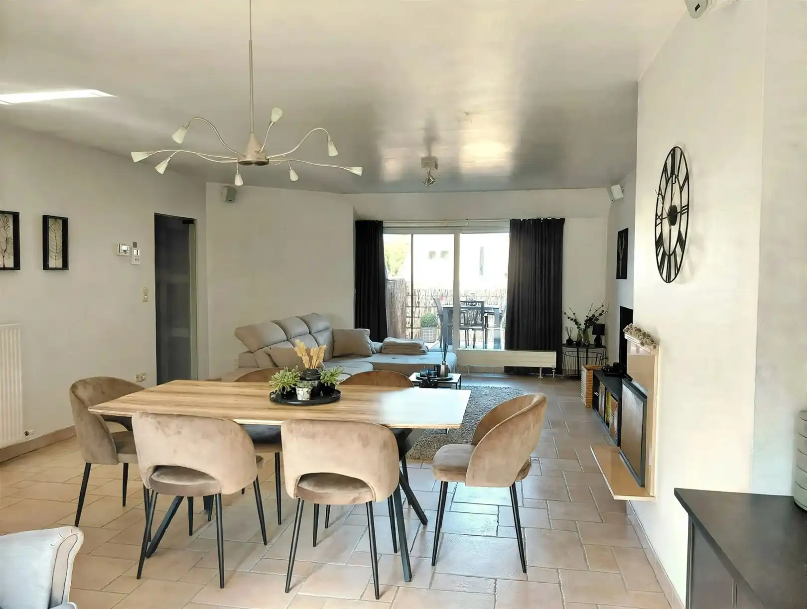 TE HUUR: Ruim appartement met 2 slaapkamers en 2 terrassen te Heusden-Zolder! foto 3