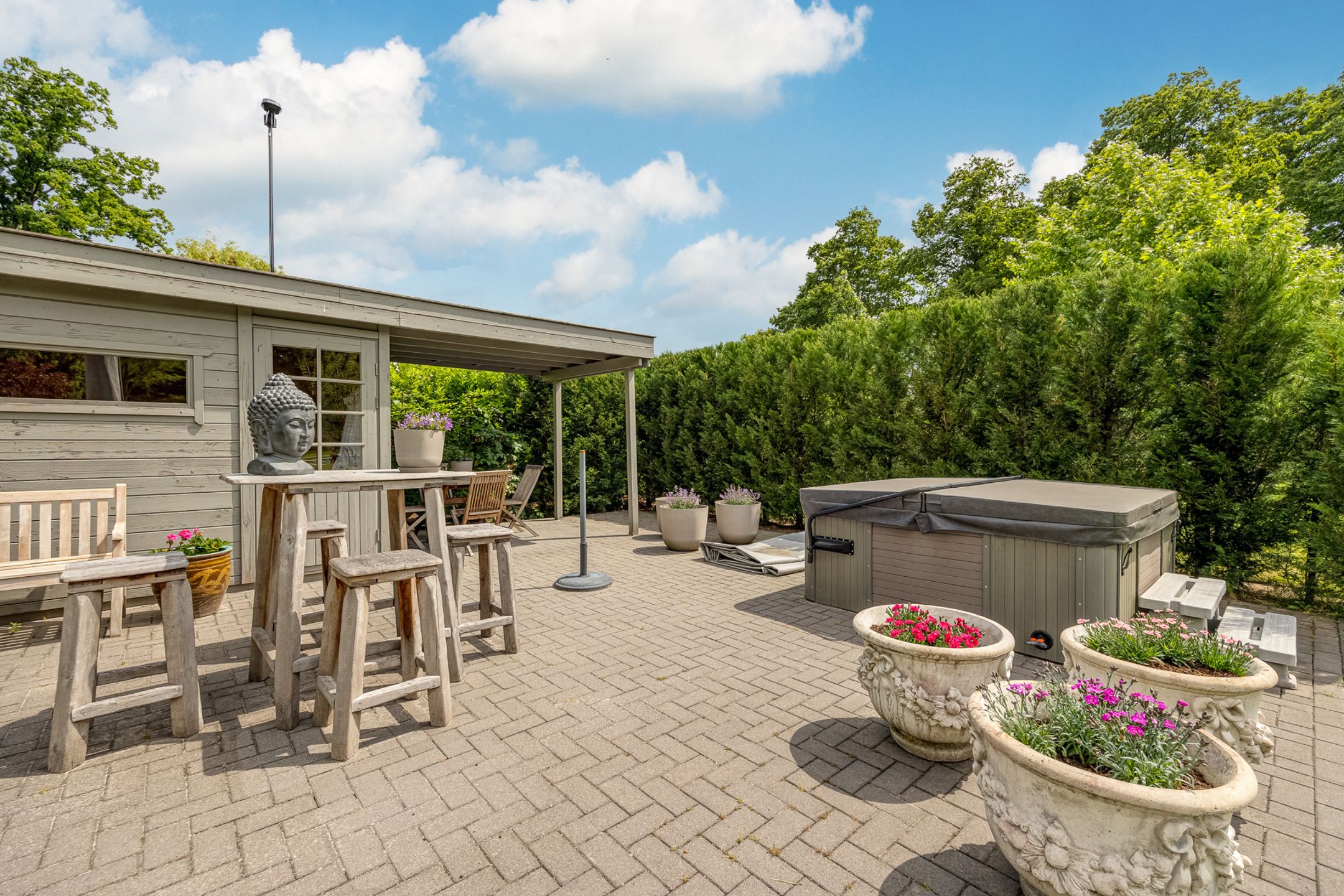 BRASSCHAAT - Moderne en vrijstaande villa met zwembad foto 19