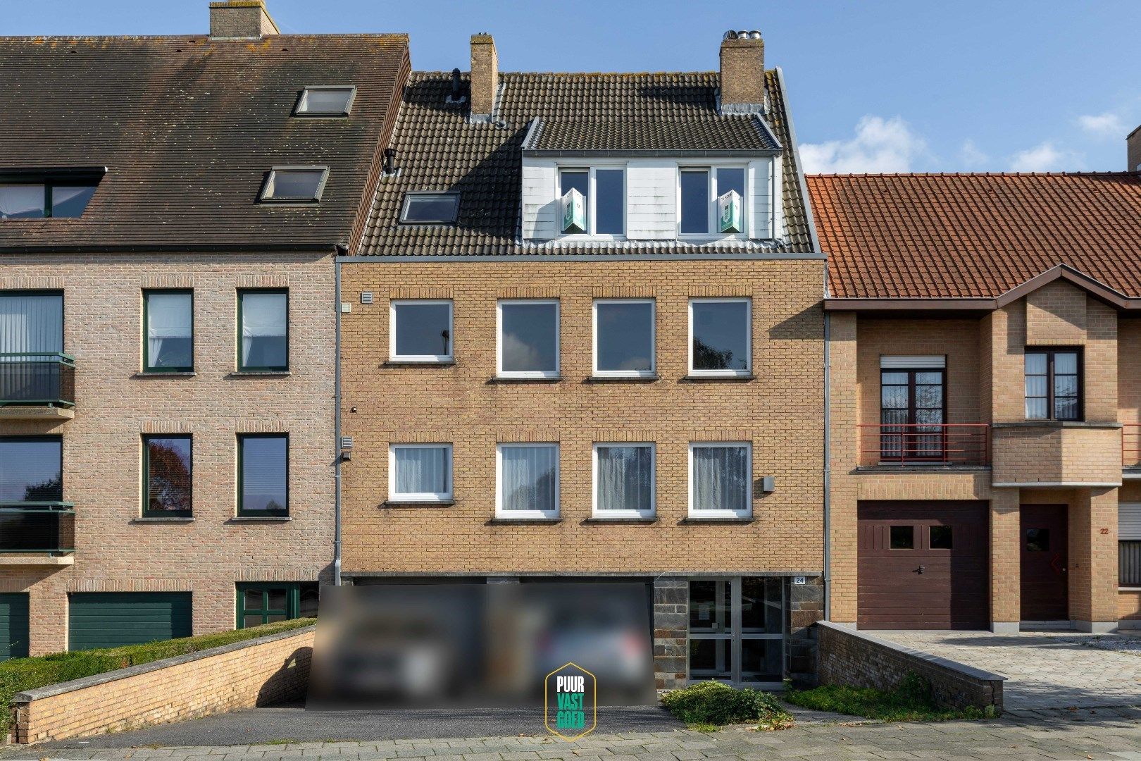 Centraal en toch rustig gelegen duplex appartement met staanplaats en berging op 1.2 km van de Smedenpoort. foto 21