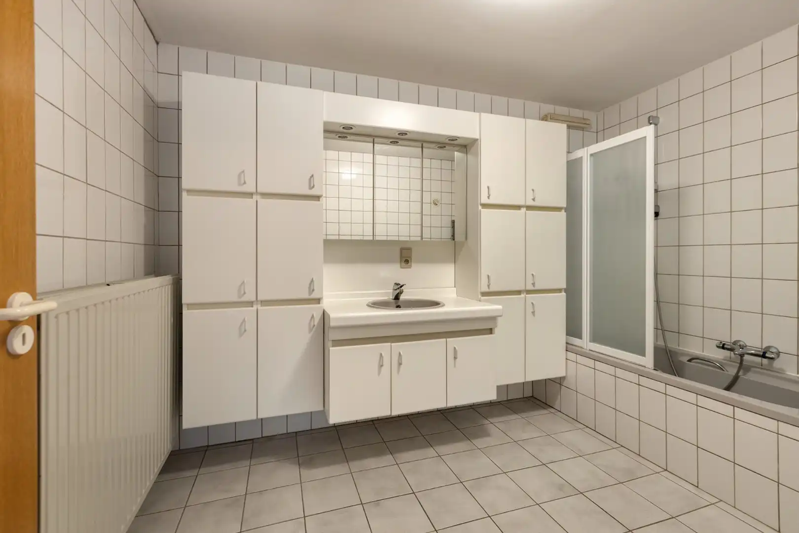 Centraal gelegen appartement met 3 slaapkamers en ruime garage !  foto 18