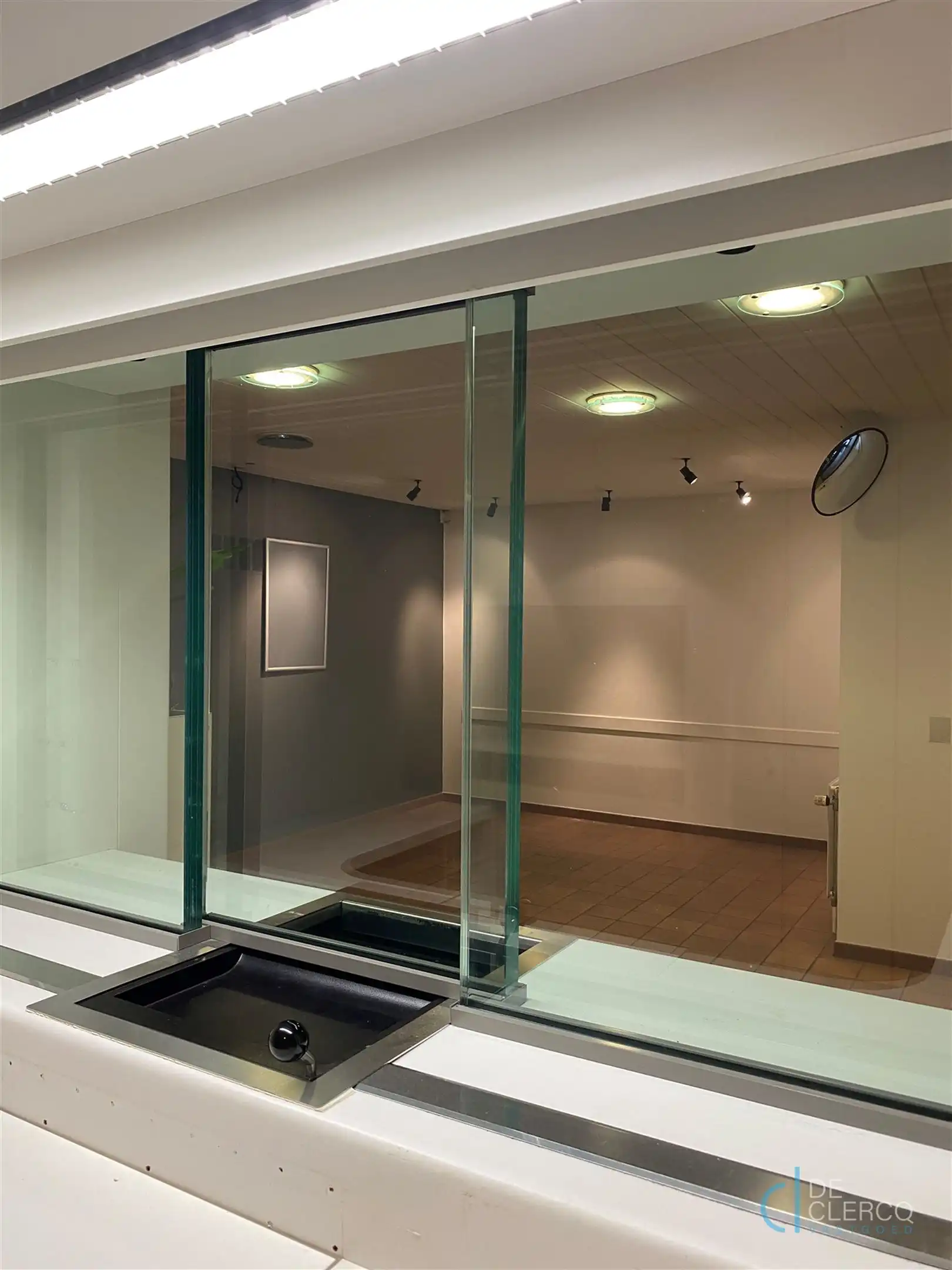 Ruim kantoor met parkeerplaats te huur centrum Lochristi!  foto 9