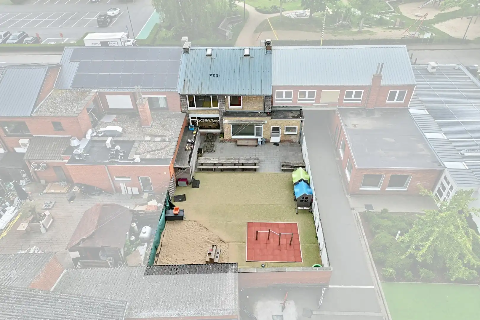 Torhout – Ruim handelspand/woning met 4 slpks en garage op 385 m² foto 22