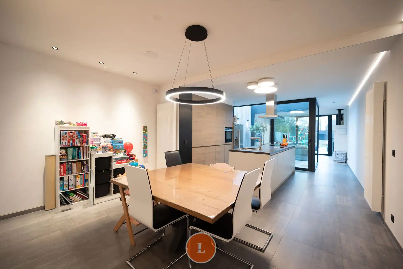 Gerenoveerde woning met loods (100m²) te koop in Menen foto 3