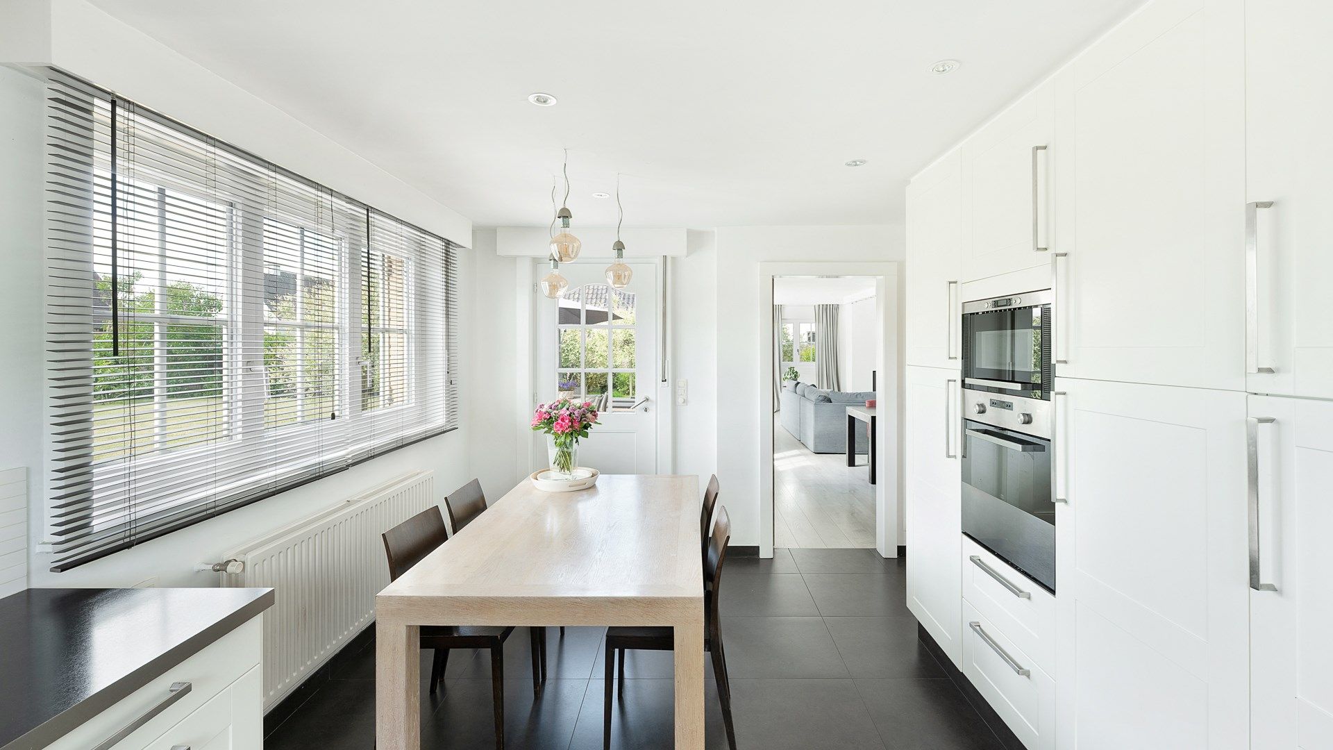 Residentieel gelegen villa op 916 m² grond  foto 10