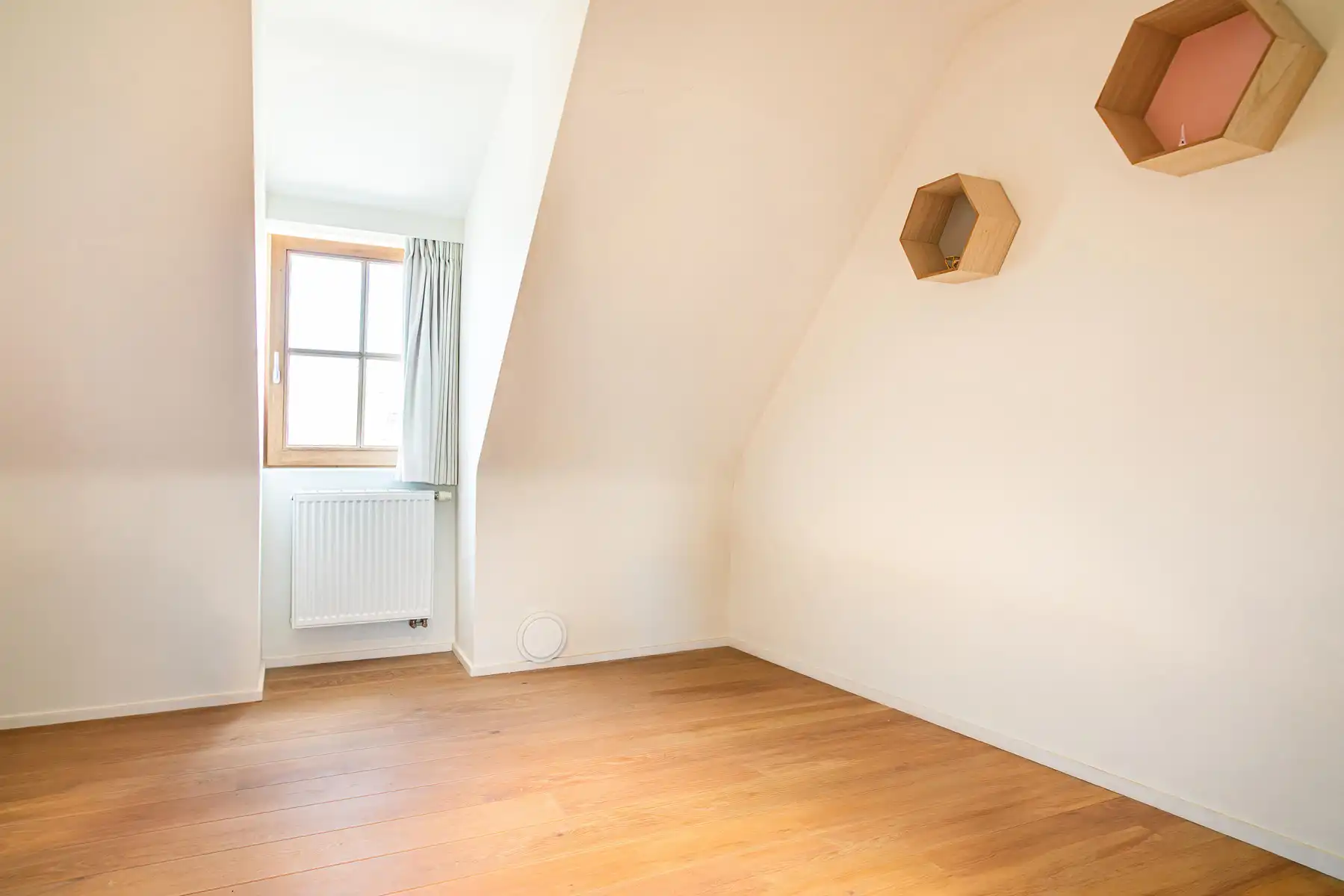 Exclusieve instapklare woning met zwembad en open groenzicht foto 34