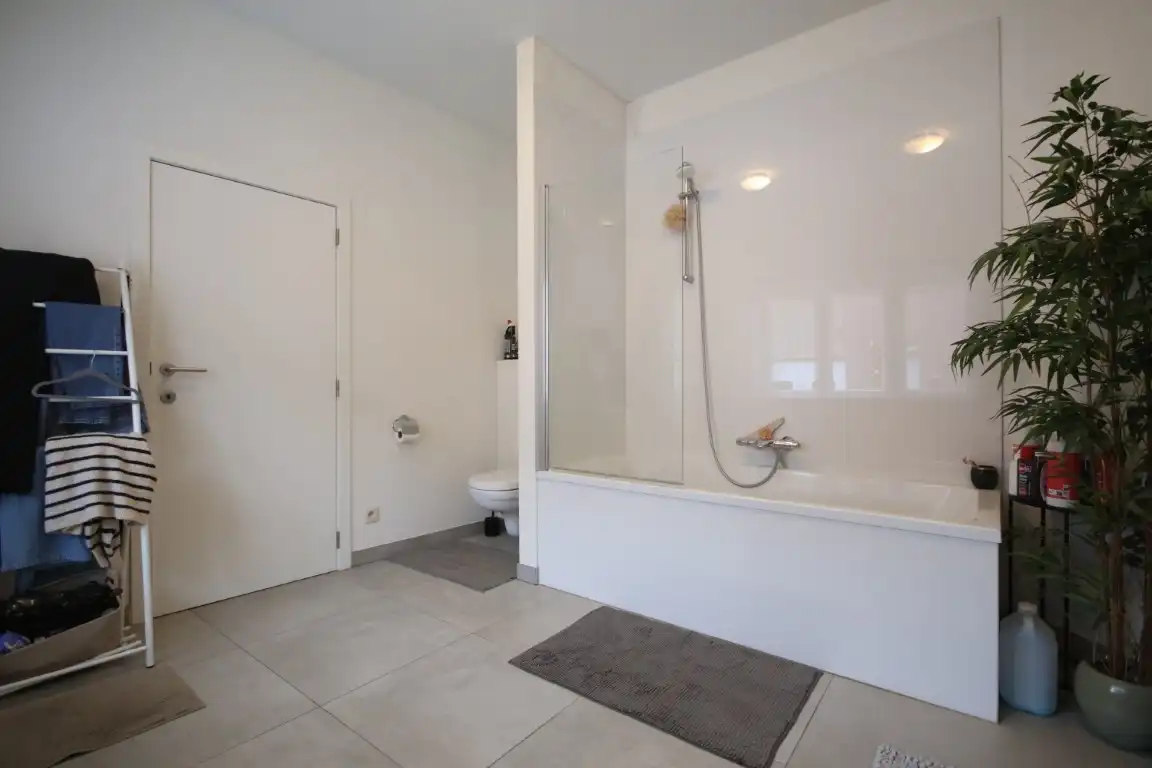 Zeer gunstig gelegen rijwoning met ruime tuin dichtbij het centrum van Sint-Truiden foto 9