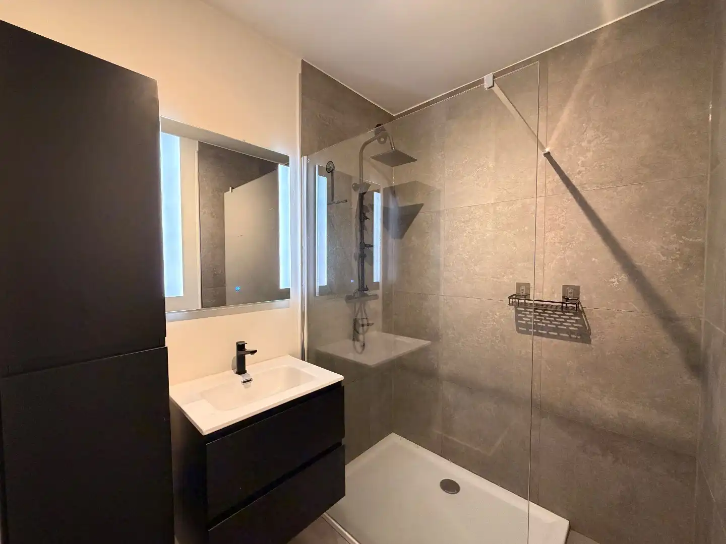 Instapklaar appartement met twee slaapkamers op een rustige ligging te Lint! foto 10