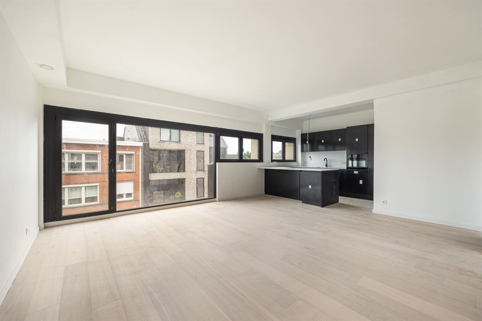 Instapklaar appartement met terras en 3 slaapkamers foto 3