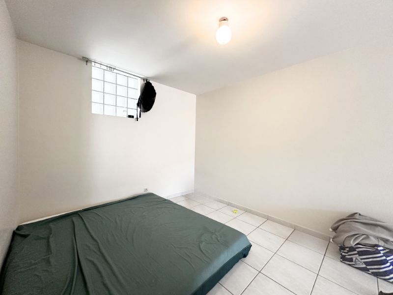Energiezuinig 2 slaapkamer appartement vlakbij grote markt Ieper. foto 6