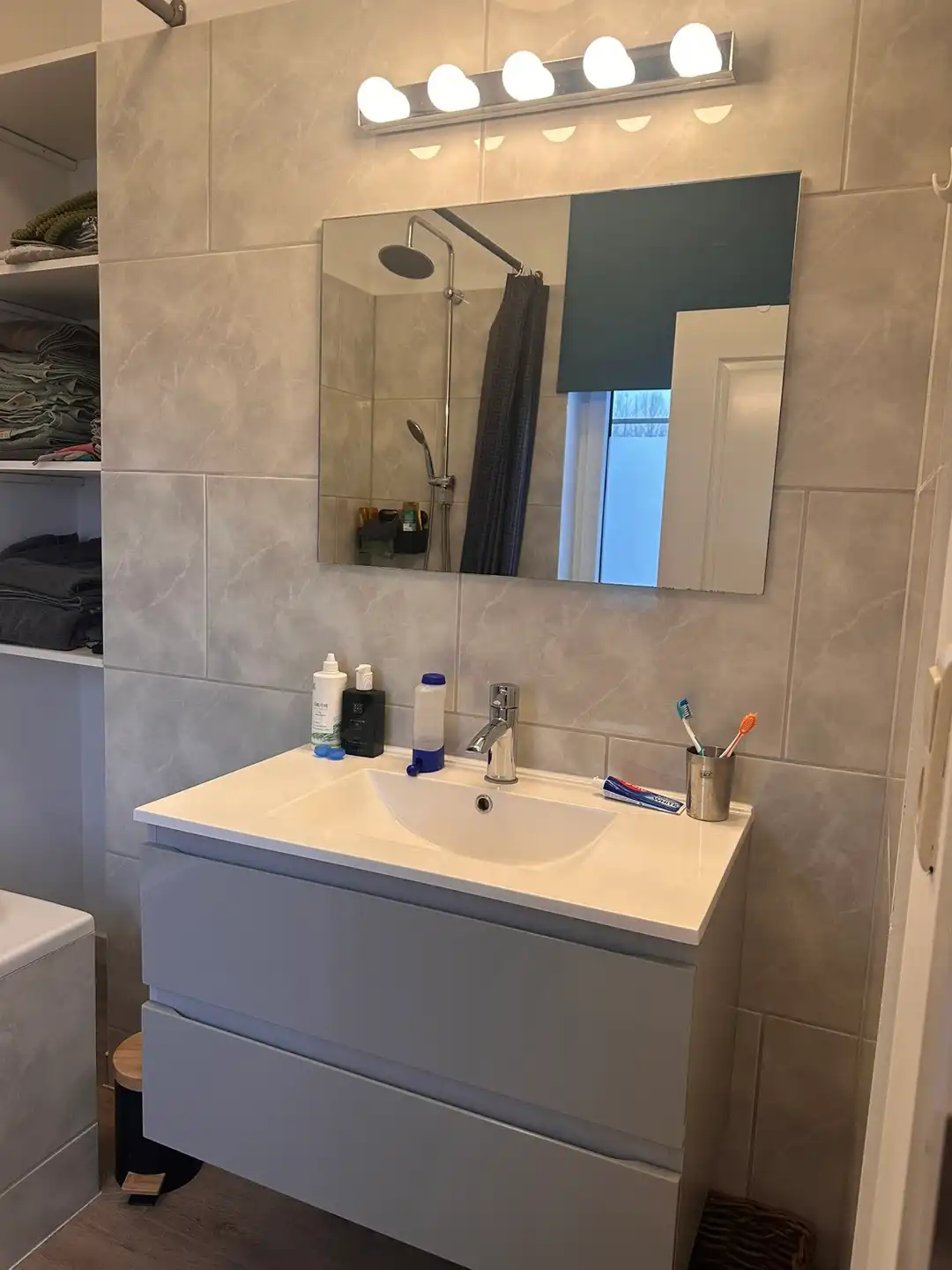 WONING MET 3 SLPK, TERRAS, TUINTJE EN 2 AUTOSTAANPLAATSEN foto 10