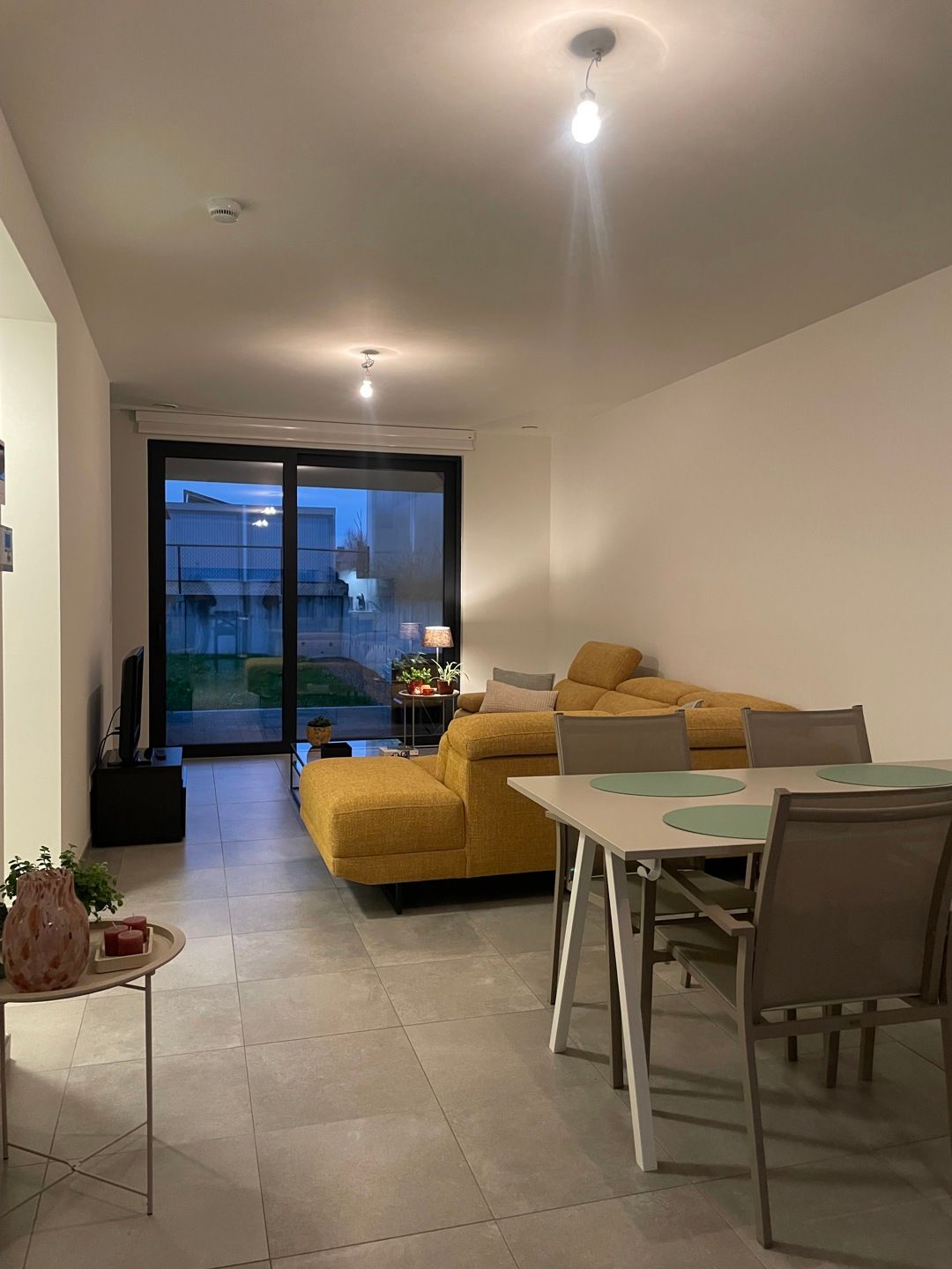 NINOVE-  Gelijkvloers appartement met tuin en garage foto 2