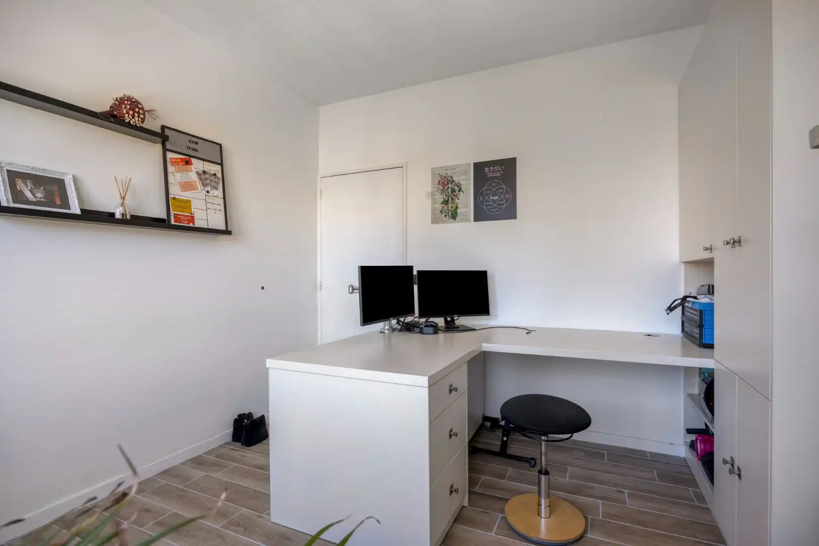 Hedendaags 2 slpk appartement met garage foto 15