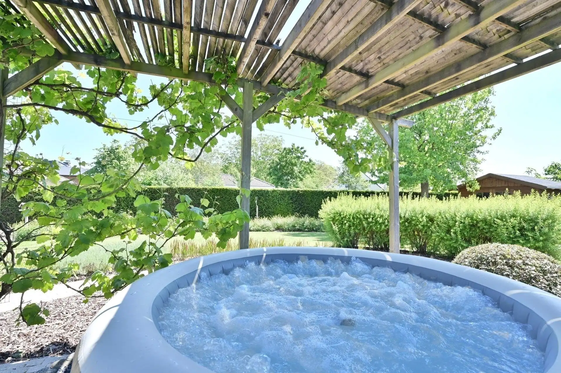Prachtige Villa woning met 4 slaapkamers, nieuwe keuken en badkamer, dubbele garage met zuidgerichte tuin foto 18