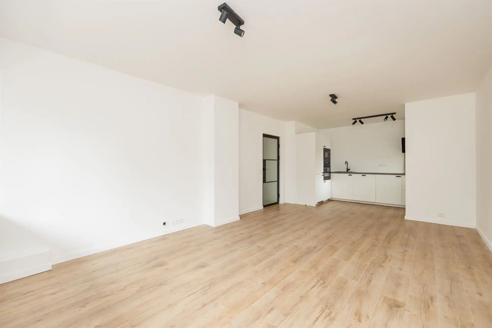 Lichtrijk gelijkvloersappartement met 2 slpk op TOPlocatie foto 9
