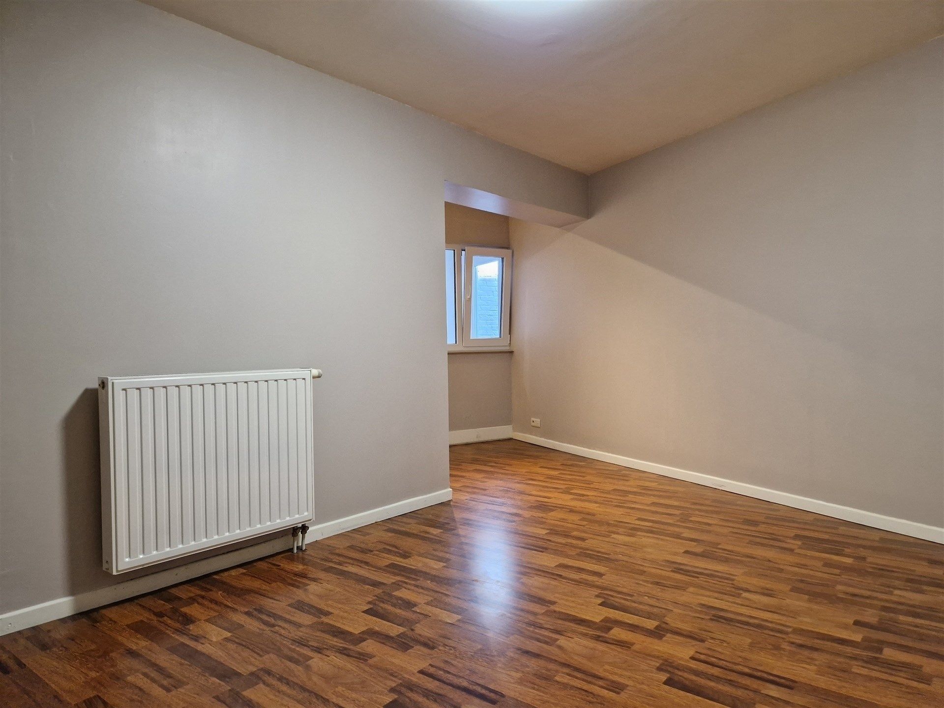 Centraal gelegen instapklaar 2 slaapkamer appartement foto 15