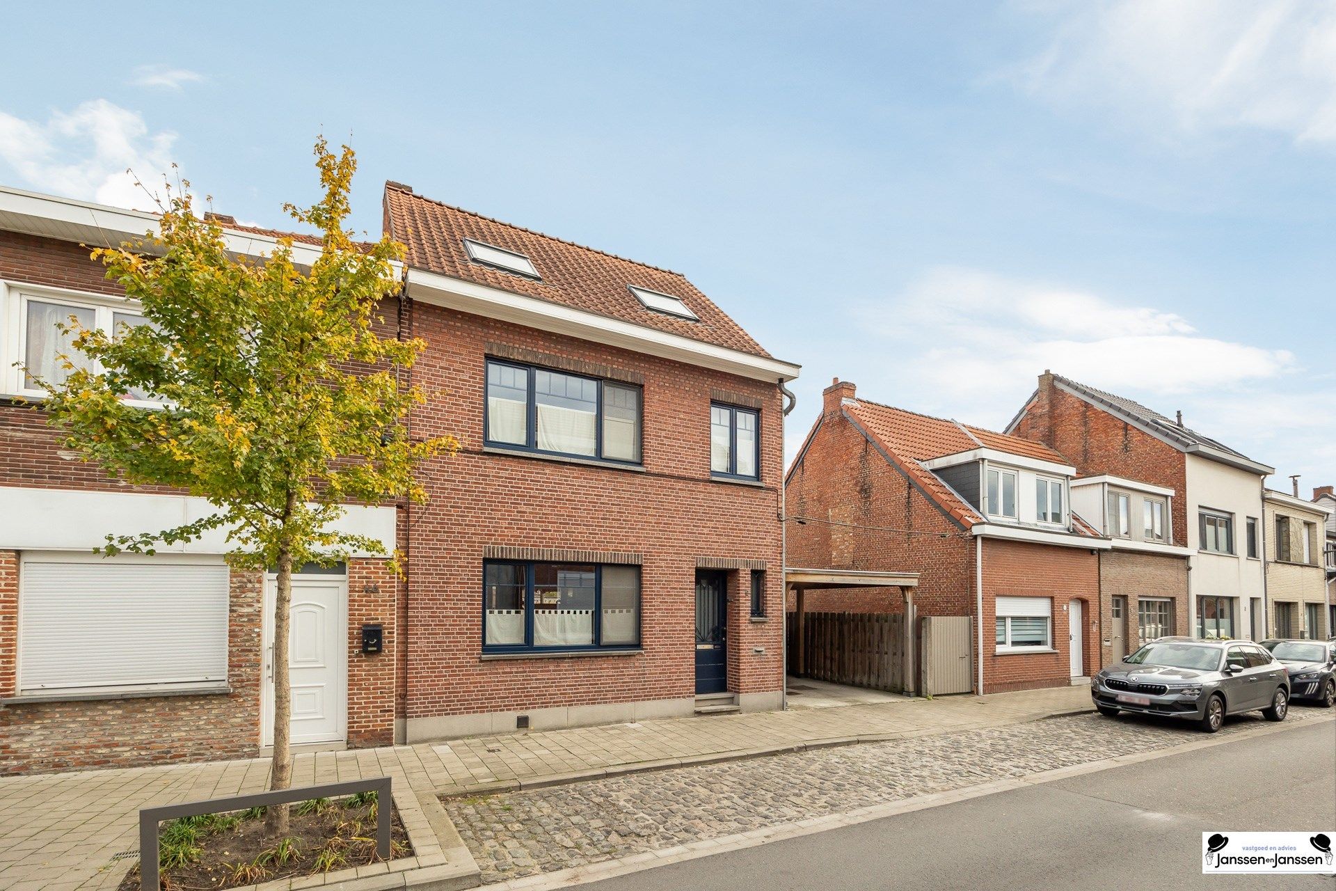 Prachtig gerenoveerde woning met 3 slaapkamers en groene tuin in Ekeren! foto 3