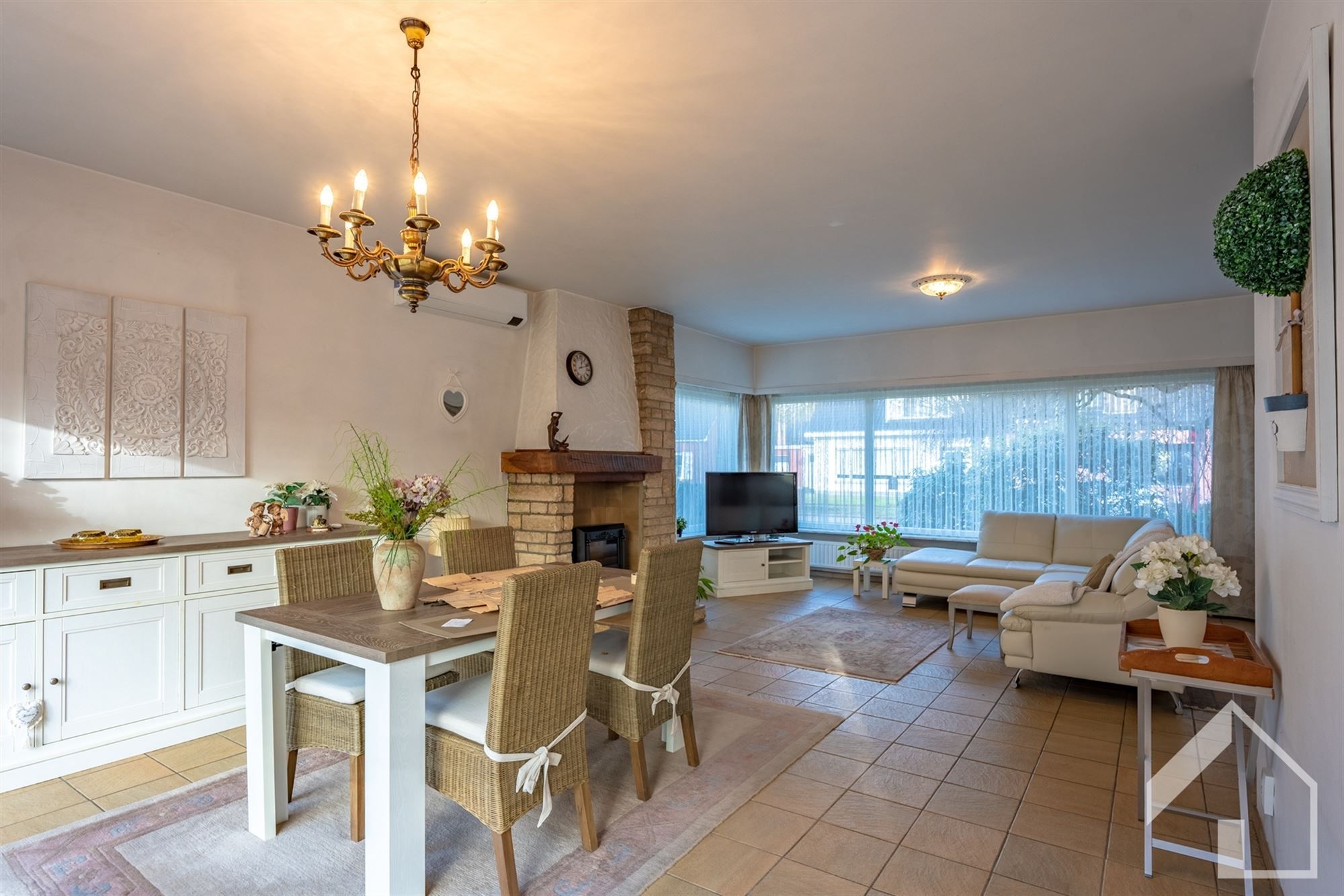 Gezinswoning met 4 ruime slaapkamers, garage en leuke tuin foto 7