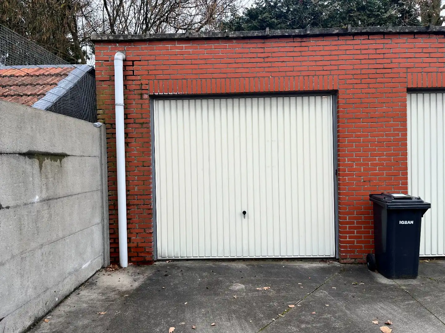 Hedendaags appartement met een garage foto 11