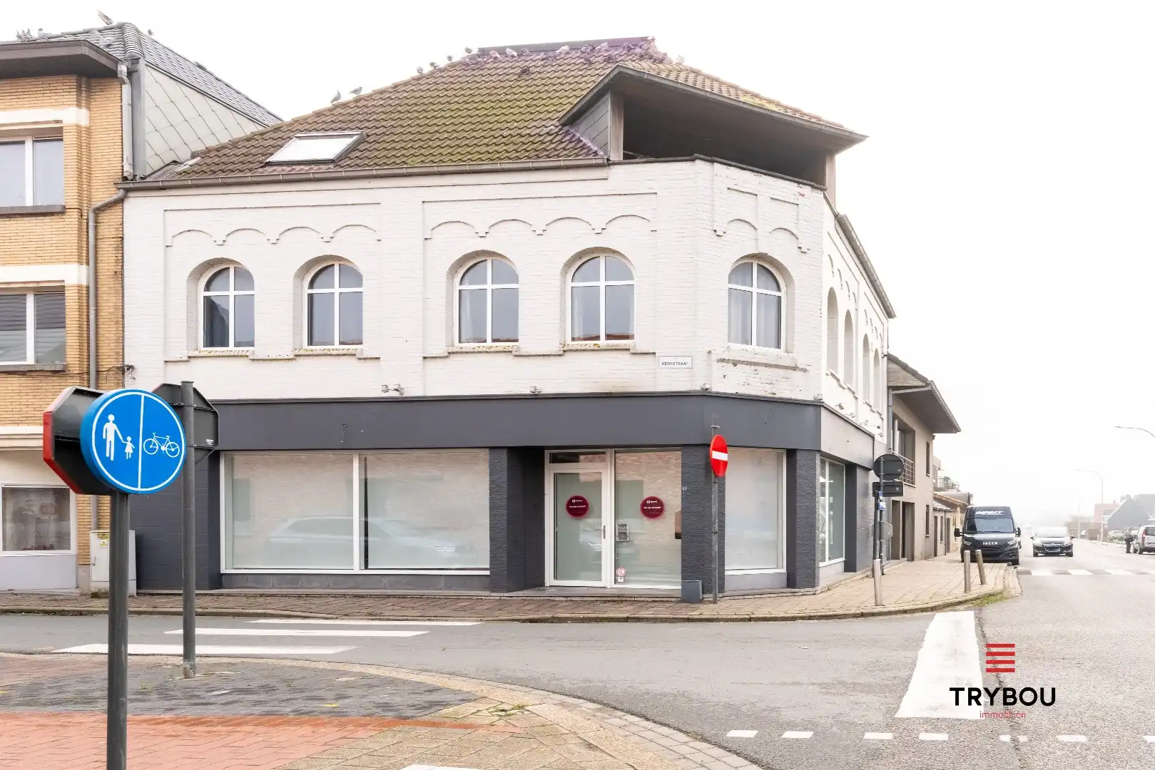 Ruime en instapklare kantoorruimte in centrum Houthulst - extra mogelijkheid tot aankoop bovenstaand appartement!  foto 8