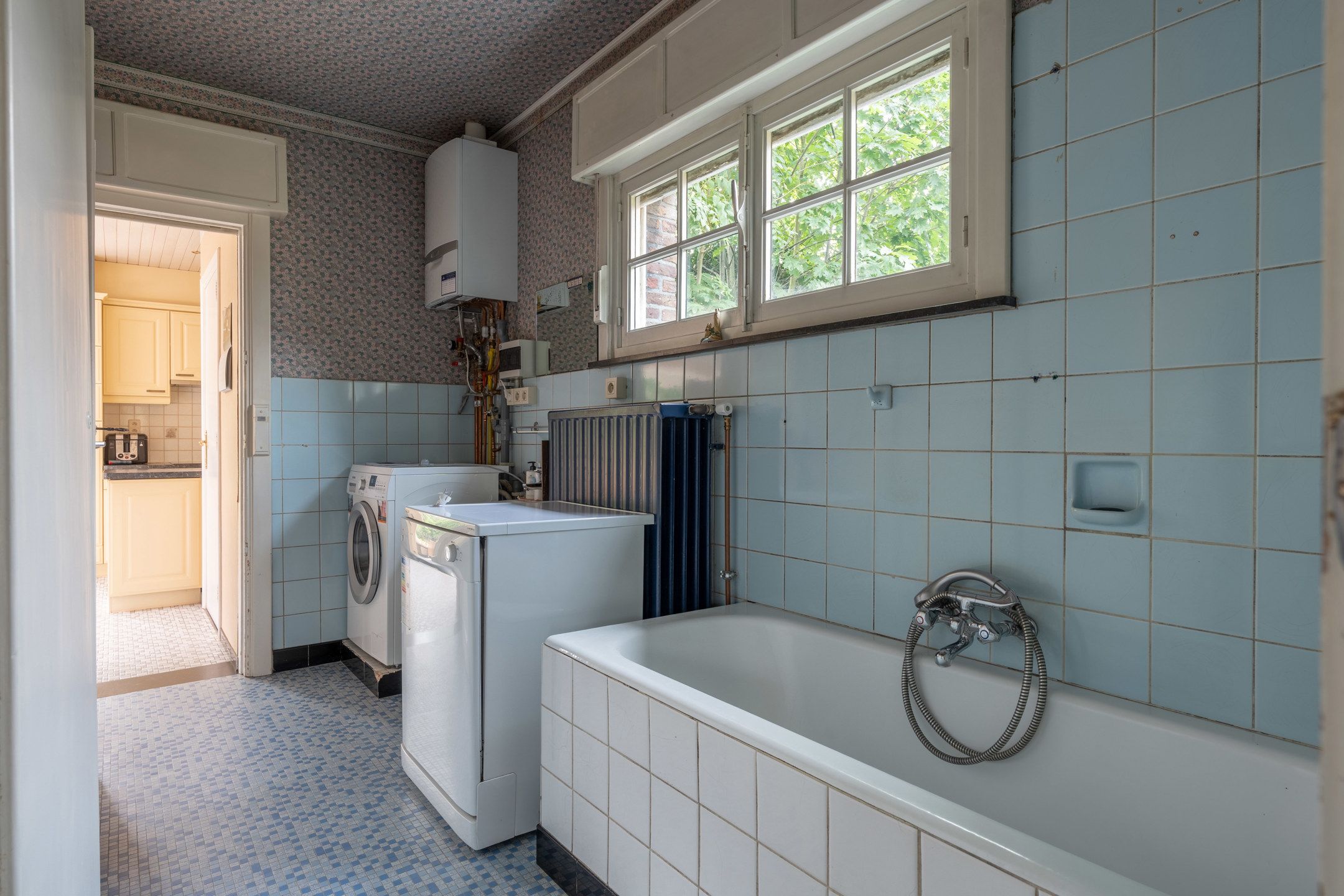 Te renoveren gezinswoning (196m²) op perceel van 1.943m². foto 16