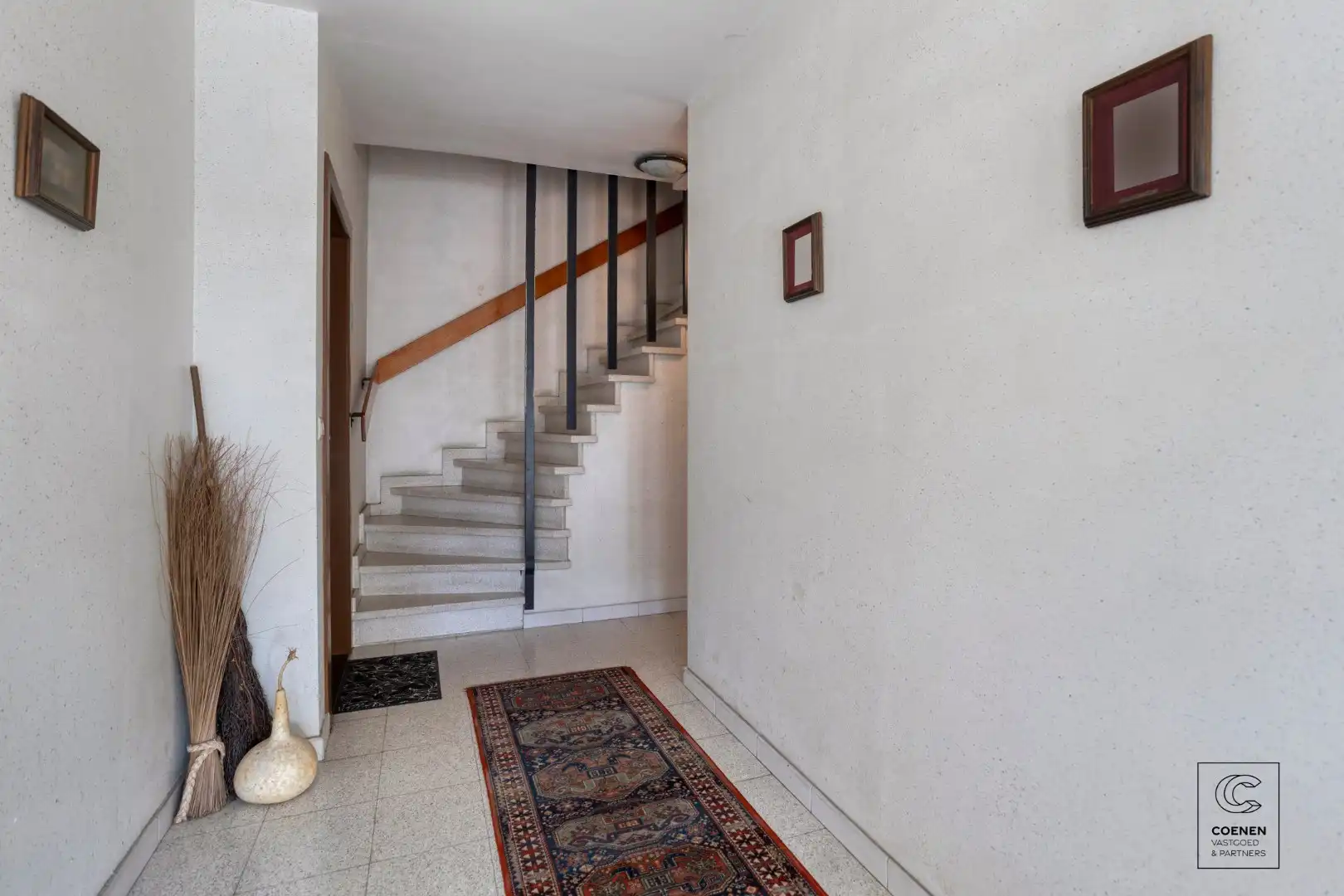 Lichtrijk appartement van 94 m² met twee slaapkamers te Zwijndrecht! foto 2