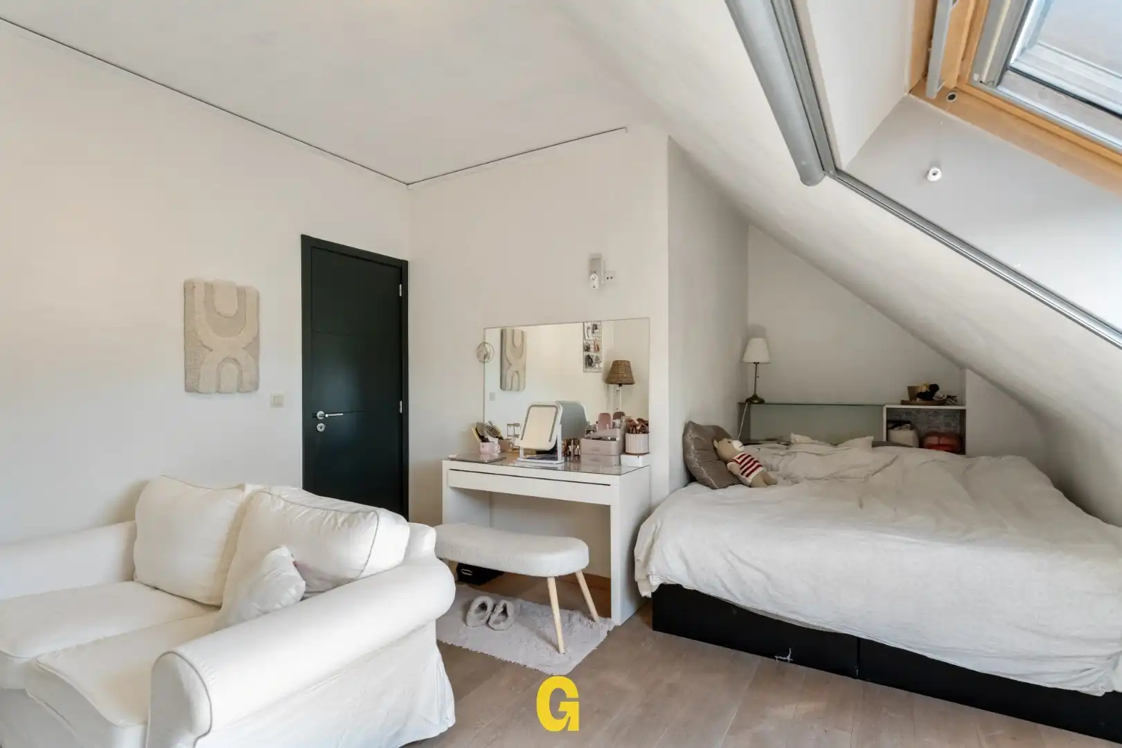 Knap afgewerkt triplex appartement met 4 slaapkamers, 2 badkamers en standplaats met ruime kelderberging  foto 25